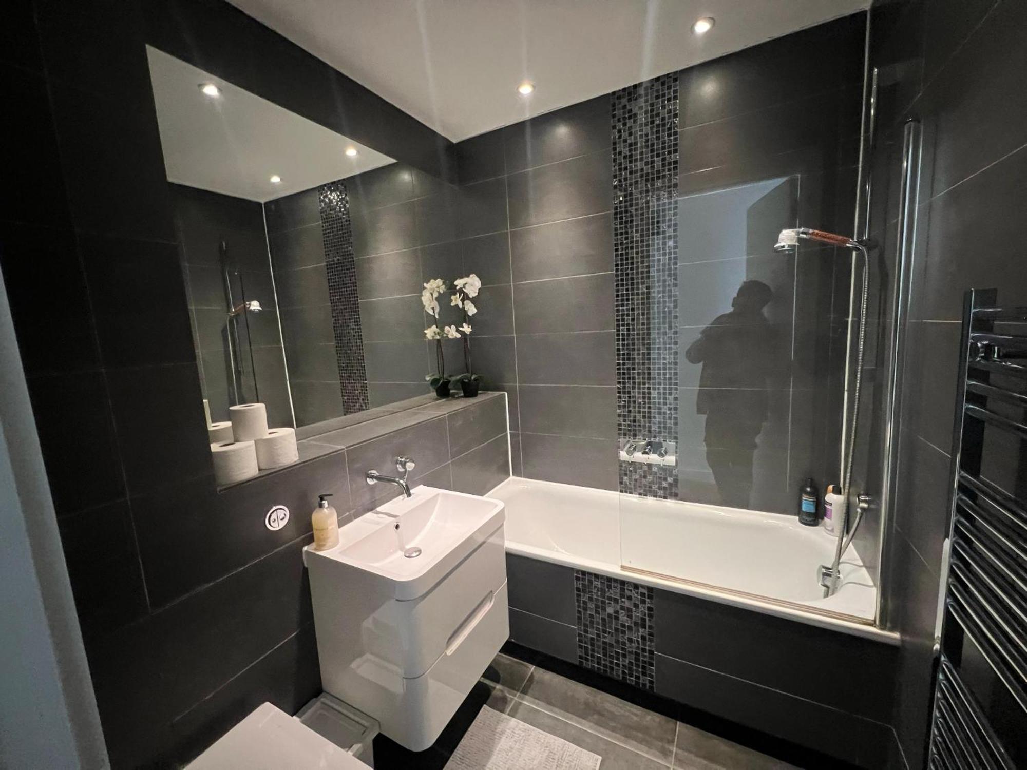 Sleek 3-bedroom Flat With Lift & Wi-fi In Southwark, Borough Near The Shard Appartement