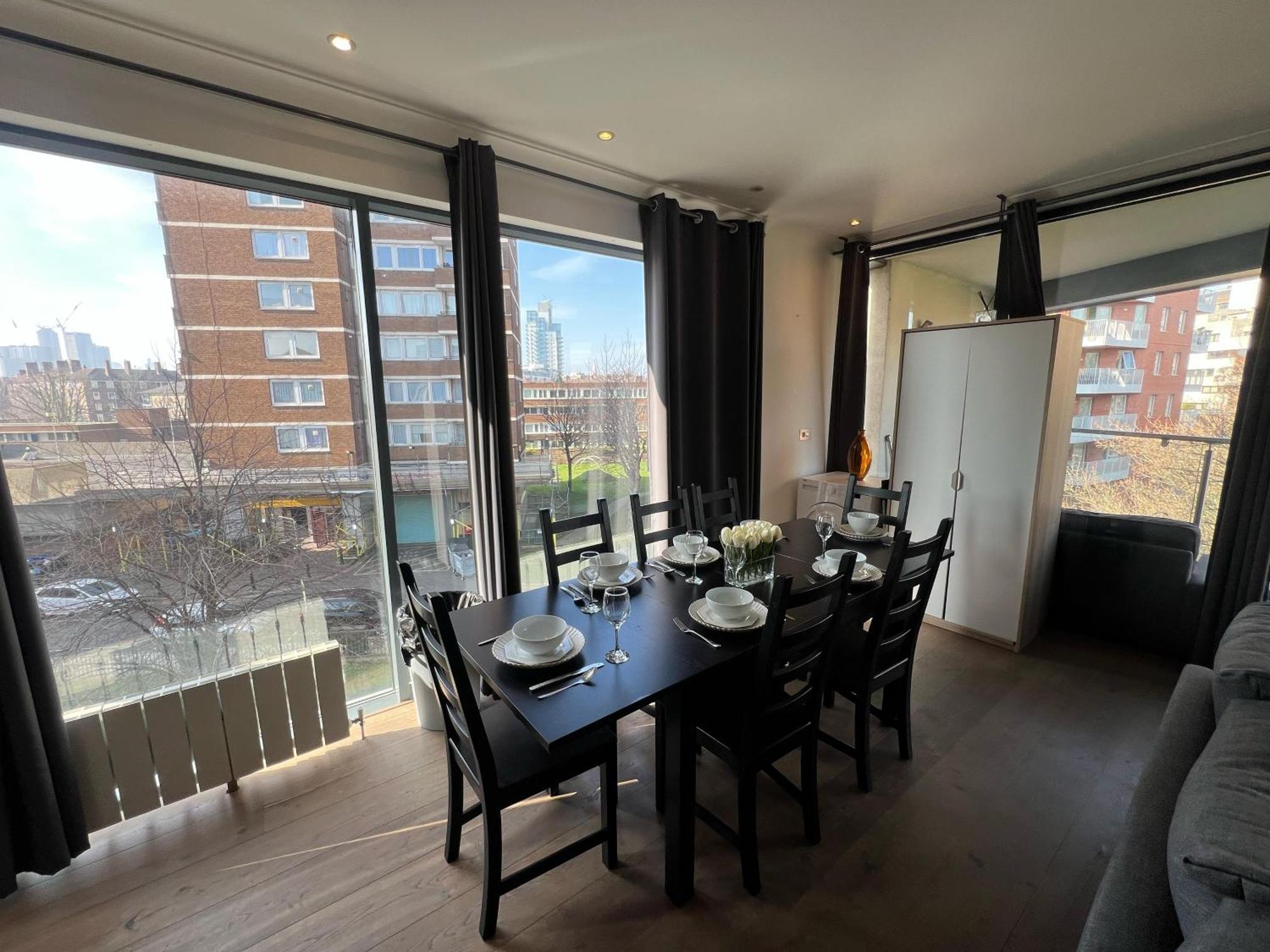 Sleek 3-bedroom Flat With Lift & Wi-fi In Southwark, Borough Near The Shard