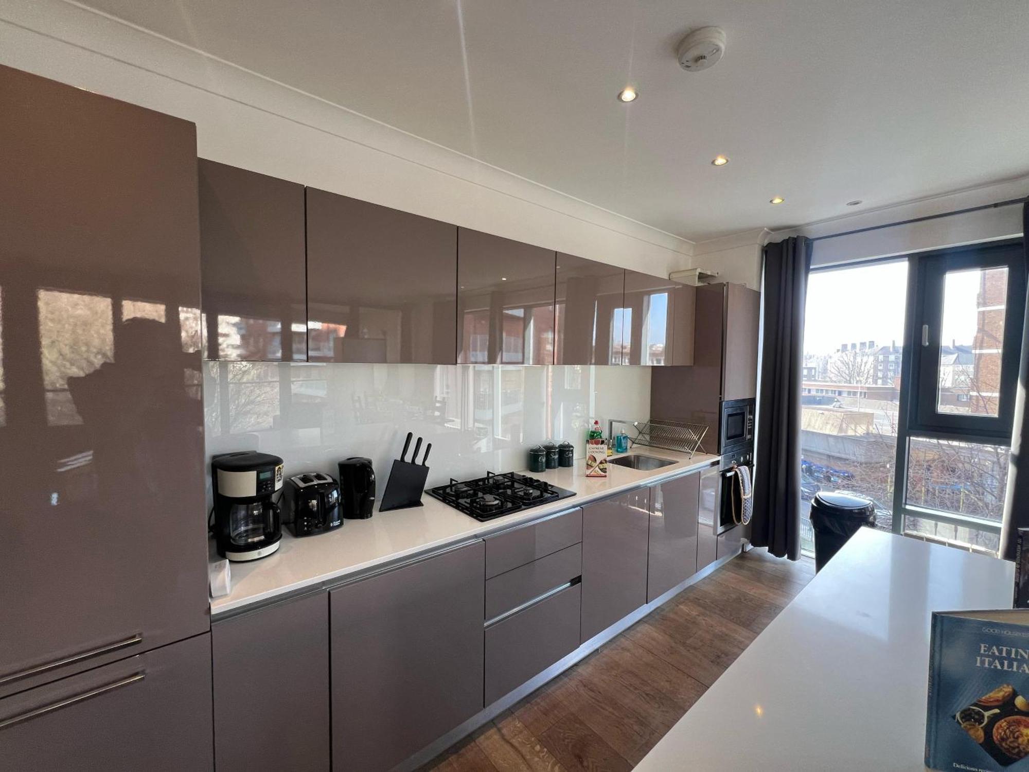 Sleek 3-bedroom Flat With Lift & Wi-fi In Southwark, Borough Near The Shard *