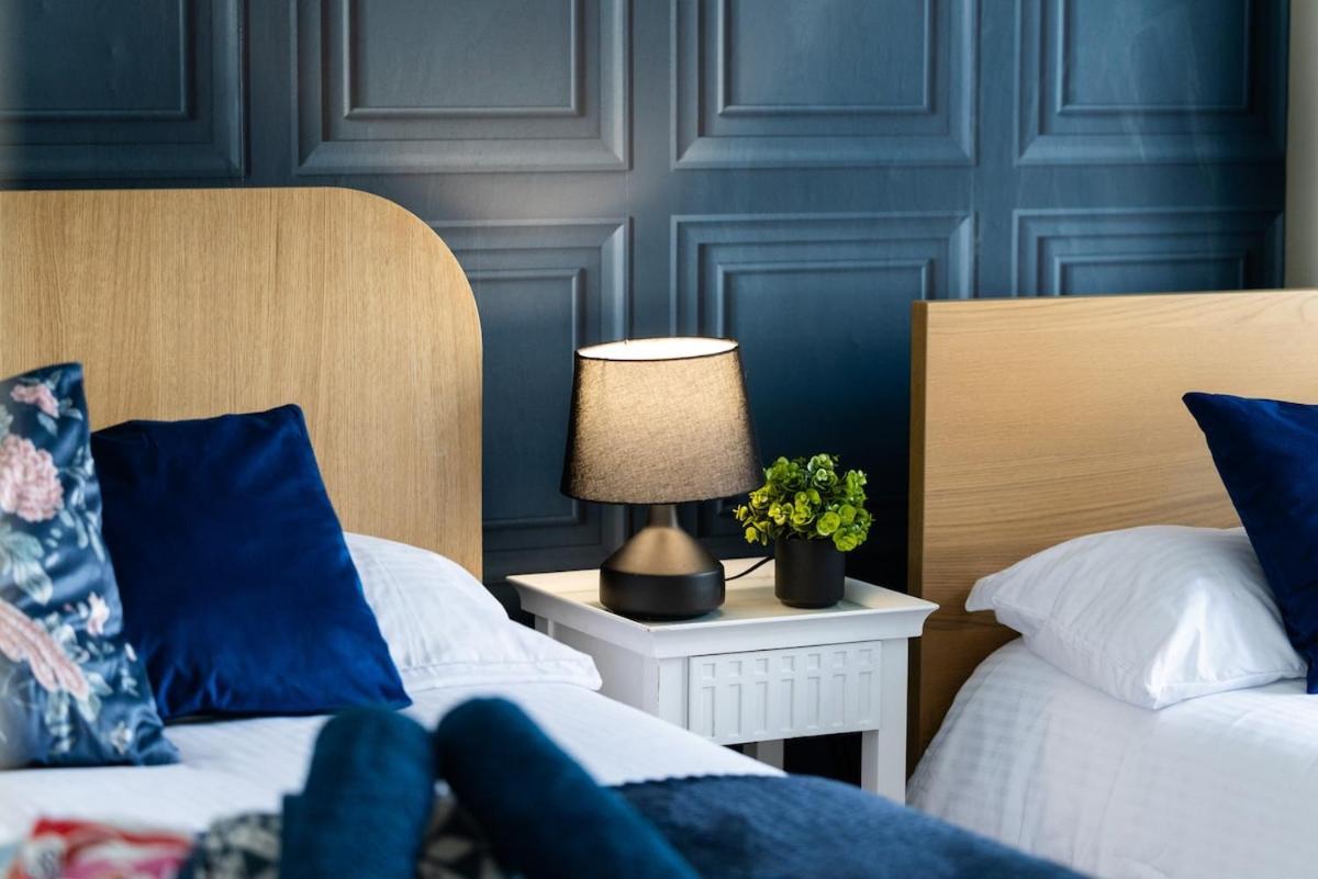 Luxury 4beds West London-mobilerateoffers-zone1-family-tourist-weekly-wifi-sleeps7-netflix! Appartement *