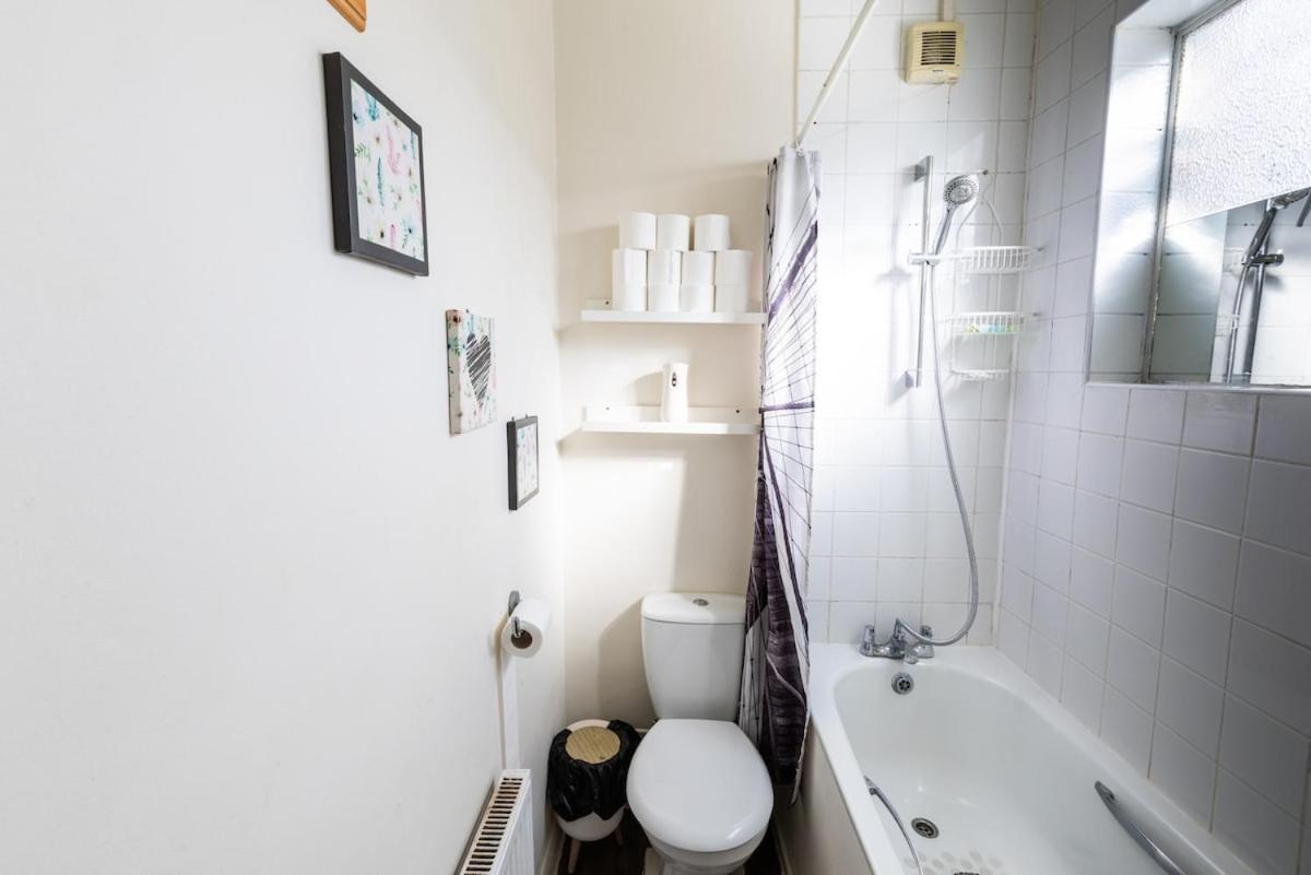 Luxury 4beds West London-mobilerateoffers-zone1-family-tourist-weekly-wifi-sleeps7-netflix! *
