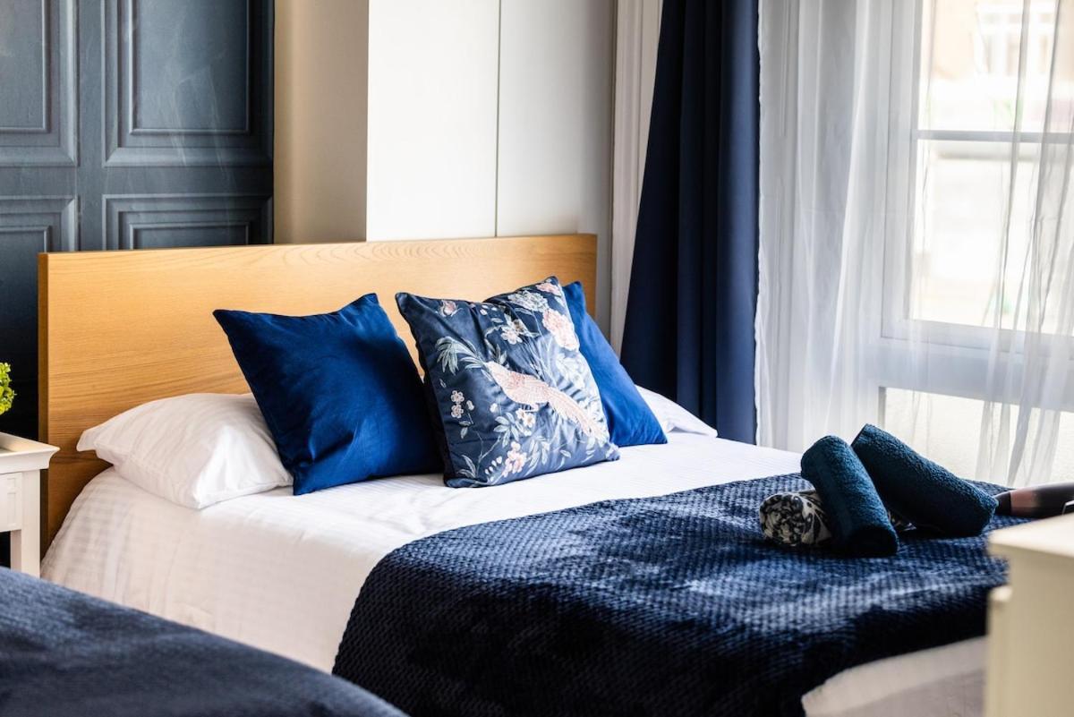 Luxury 4beds West London-mobilerateoffers-zone1-family-tourist-weekly-wifi-sleeps7-netflix! Appartement *