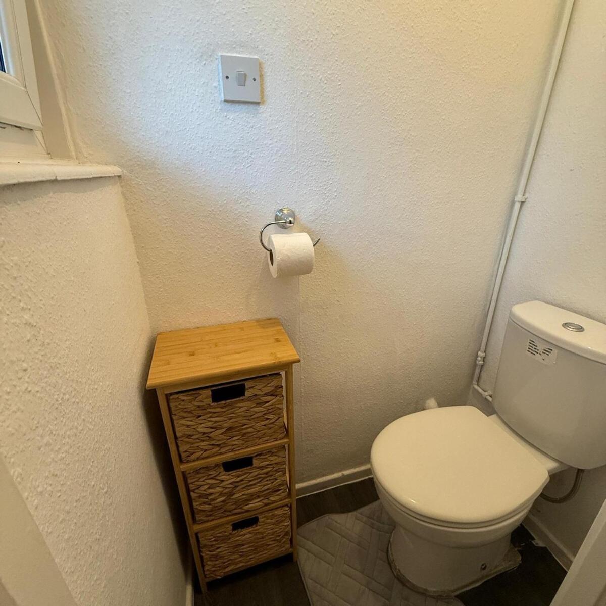 3 Bedroom Prime Location Near Canary Wharf *