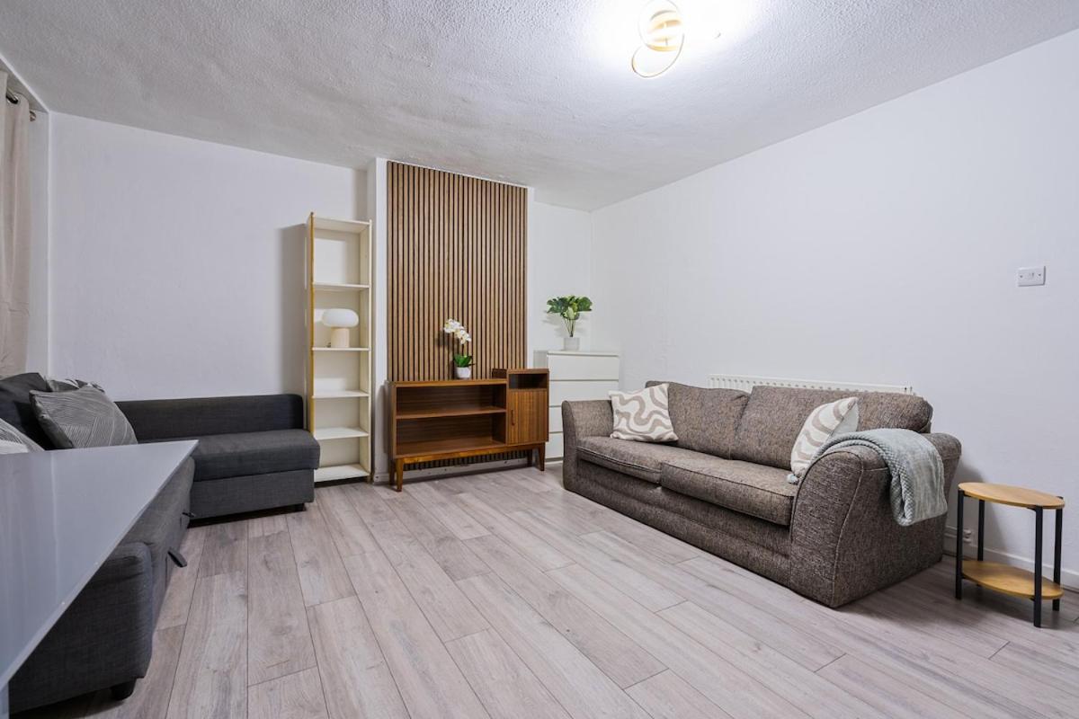 3 Bedroom Prime Location Near Canary Wharf
