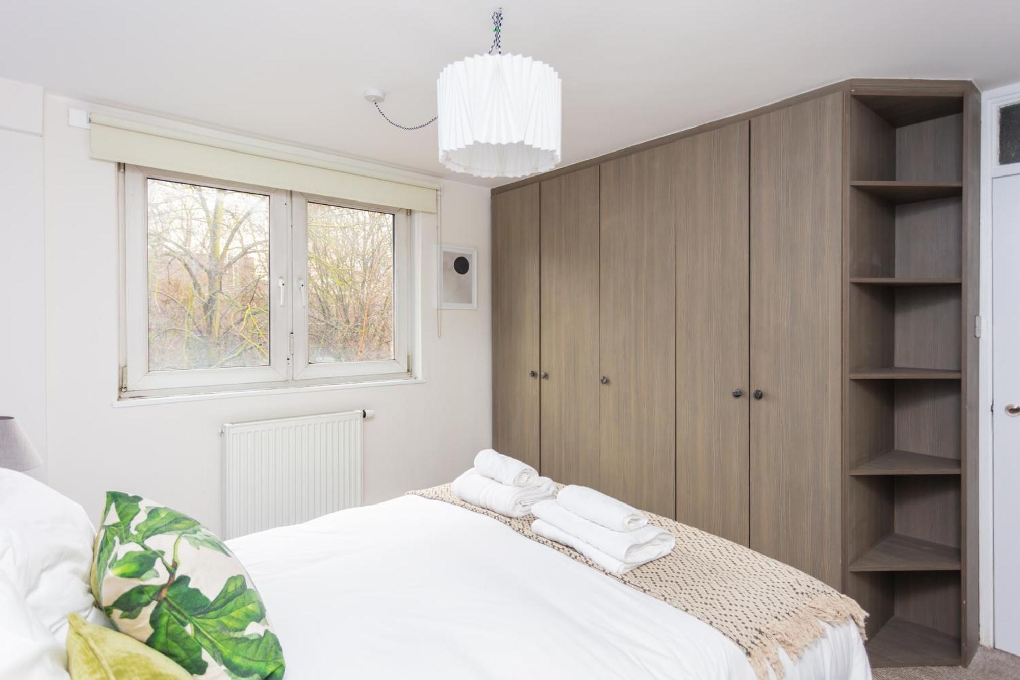Spacious 3 Bedroom In Old Street