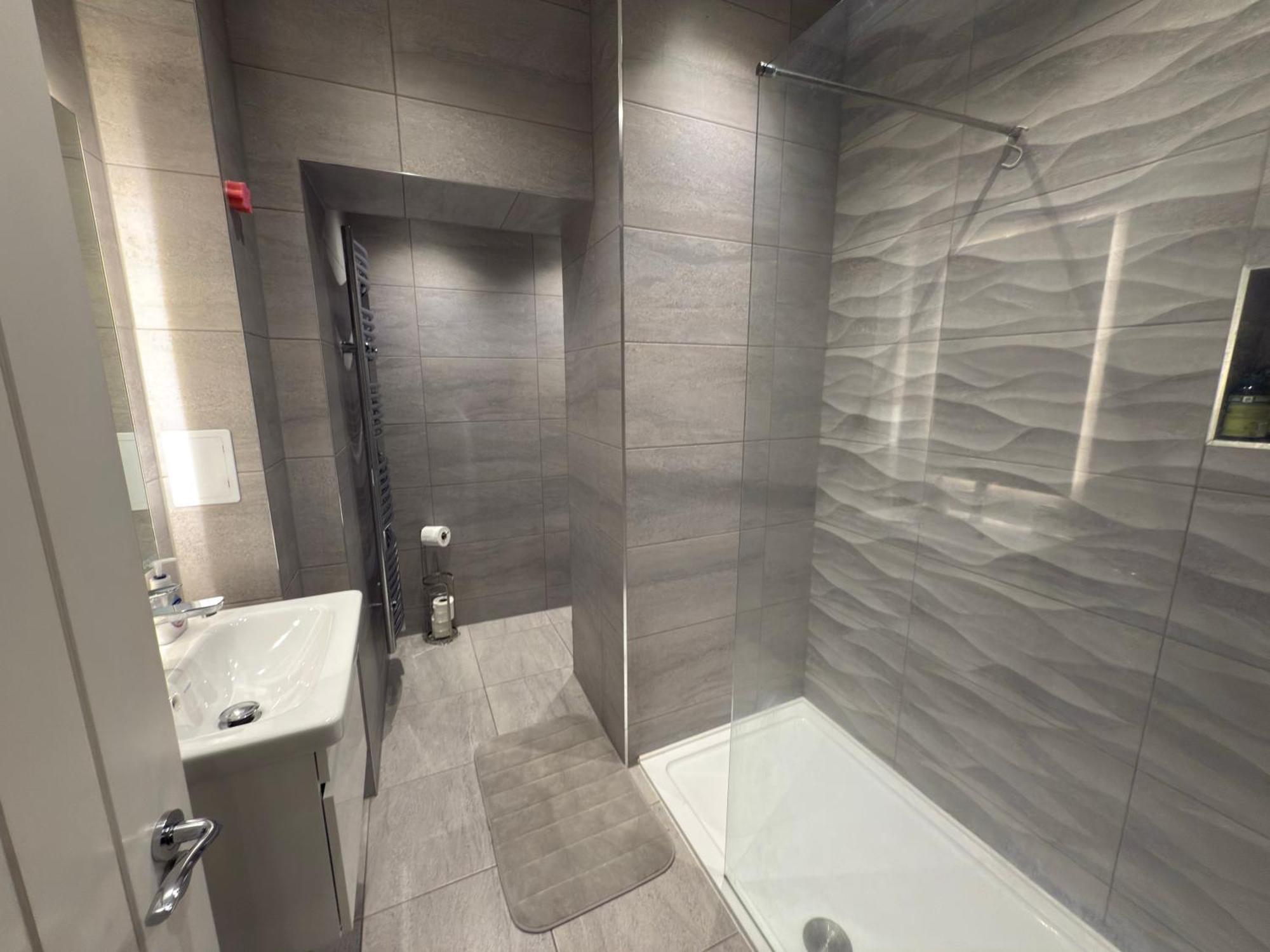 West Luxury Oasis, Ealing Broadway - Location!!! * London