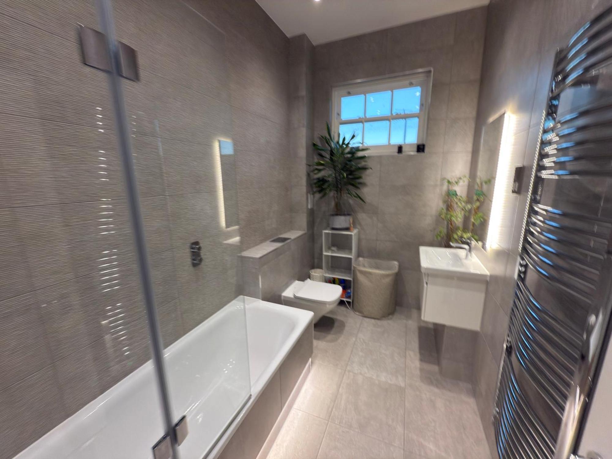 West Luxury Oasis, Ealing Broadway - Location!!! London