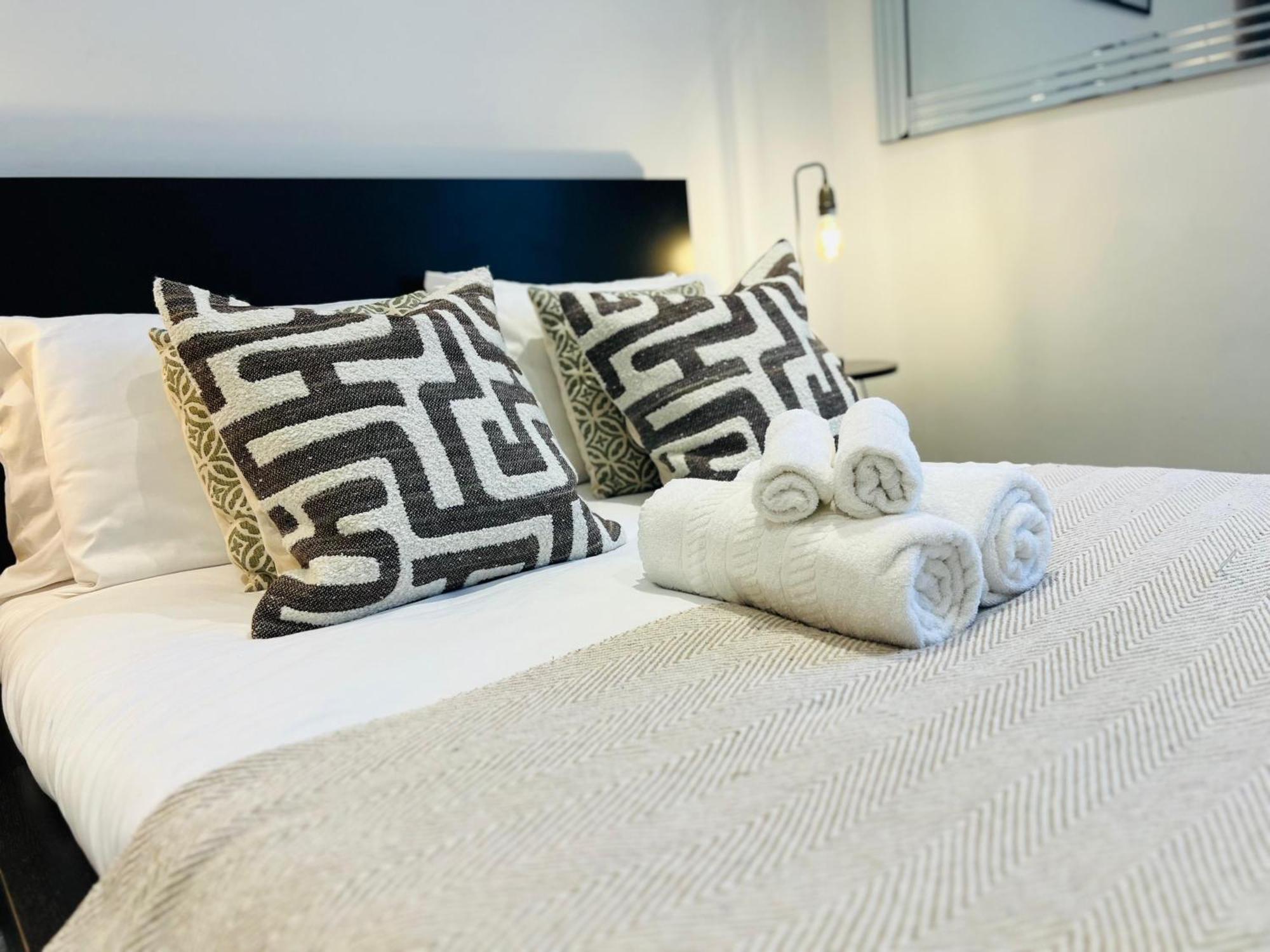 Stylish Flat Steps From Oxford Street! Londres