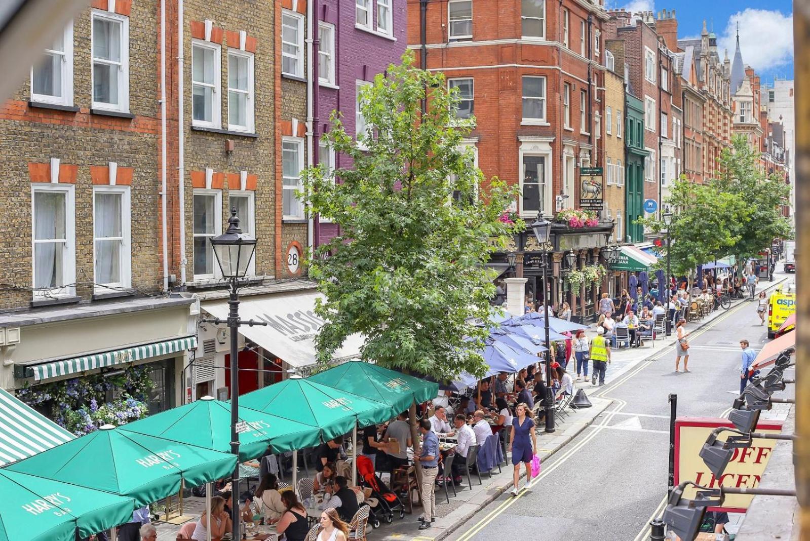 Stylish Flat Steps From Oxford Street! *
