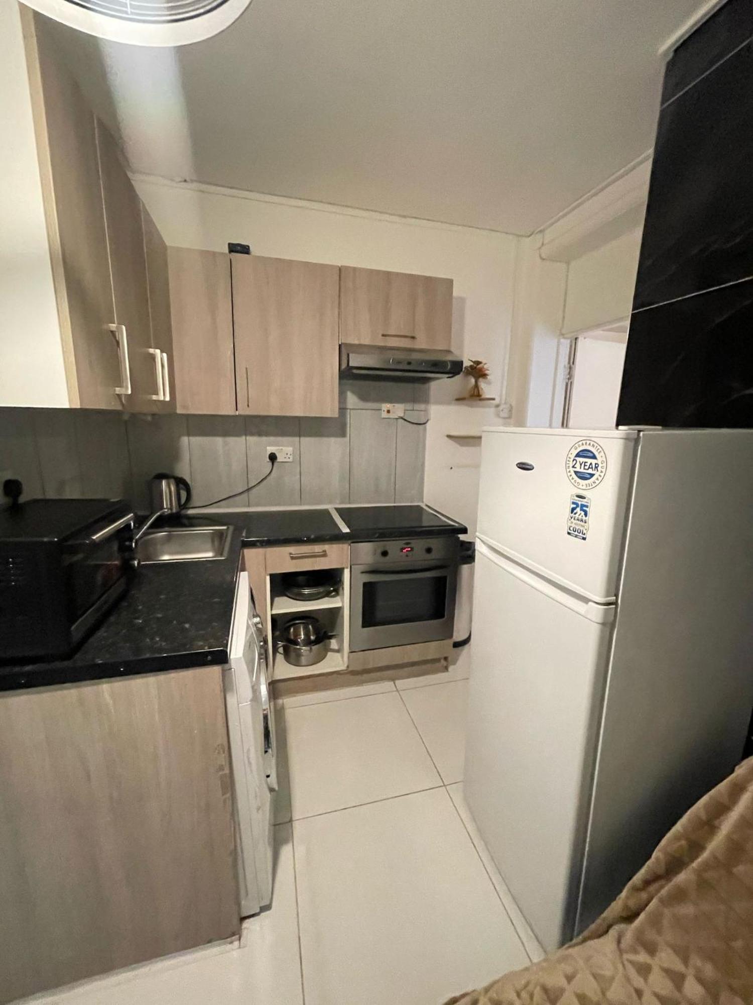 2 Bedroom Flat Ground Floor * Londres