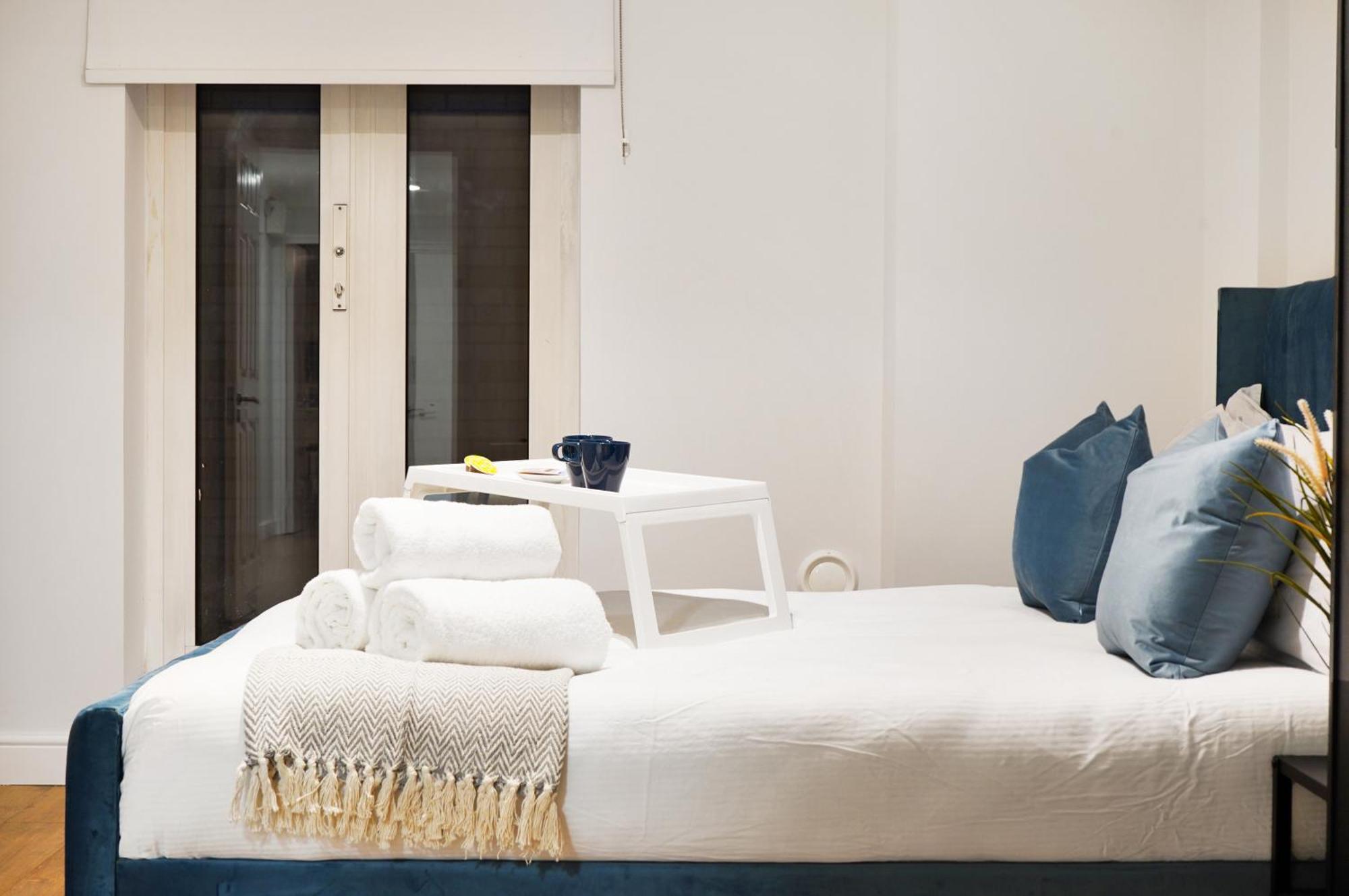 Luxury 3-bed With Private Garden En-suites & Underground Parking Prime Nw6 Location Londen