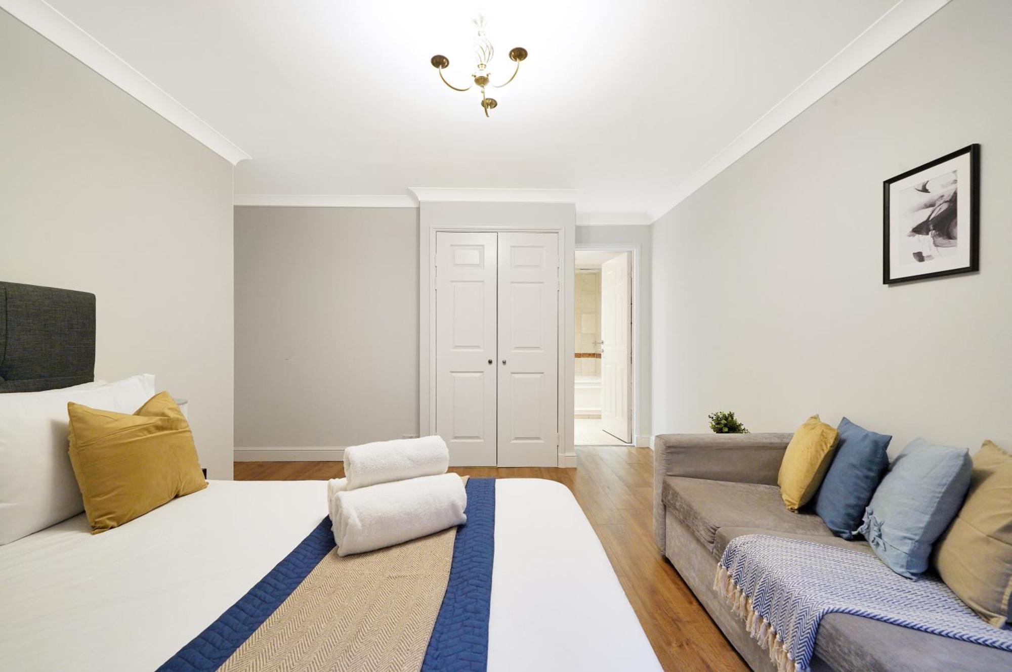 Luxury 3-bed With Private Garden En-suites & Underground Parking Prime Nw6 Location Appartement
