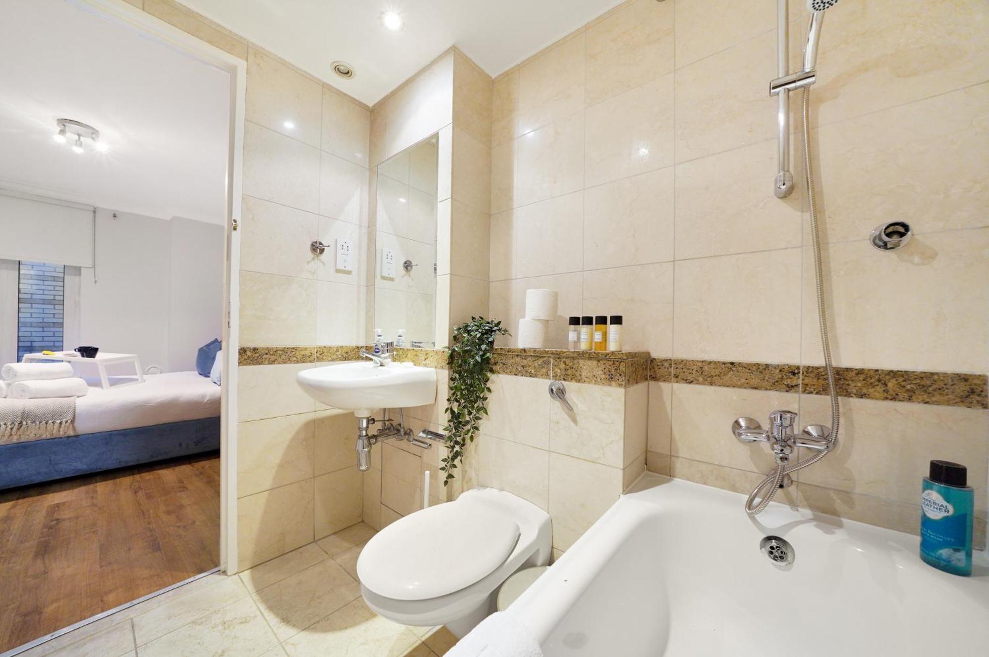 Appartement Luxury 3-bed With Private Garden En-suites & Underground Parking Prime Nw6 Location *