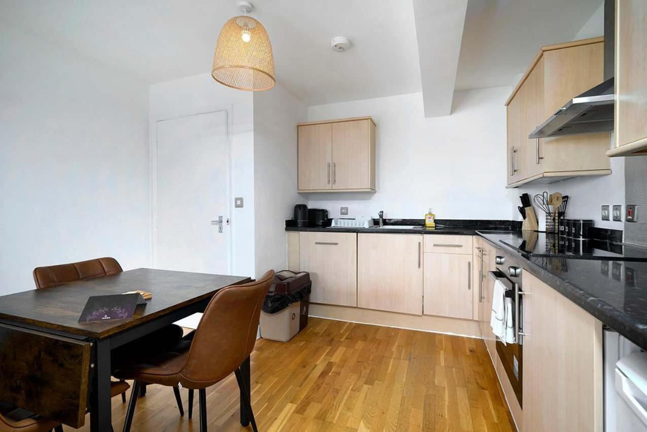 Stylish & Cozy 2-bedroom Flat With Parking *