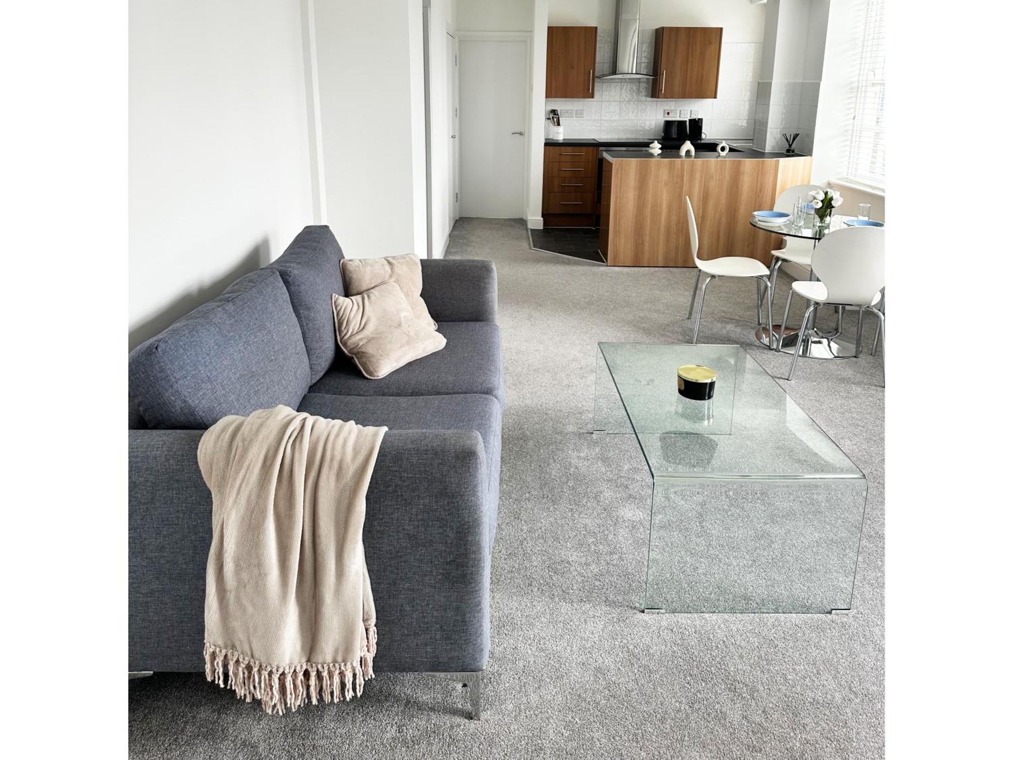 Riverside Modern One Bedroom Appartement *