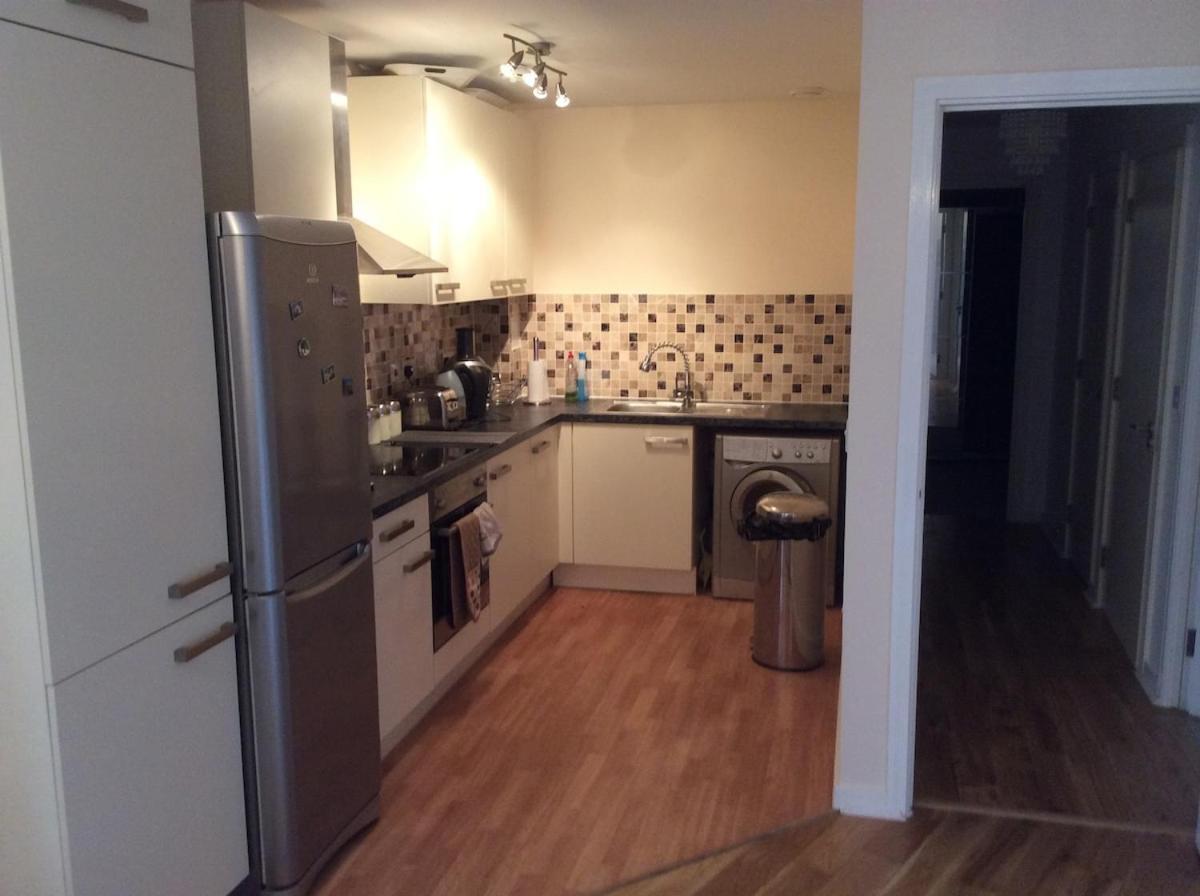 Great Location, Direct Links To Bridge! Londres