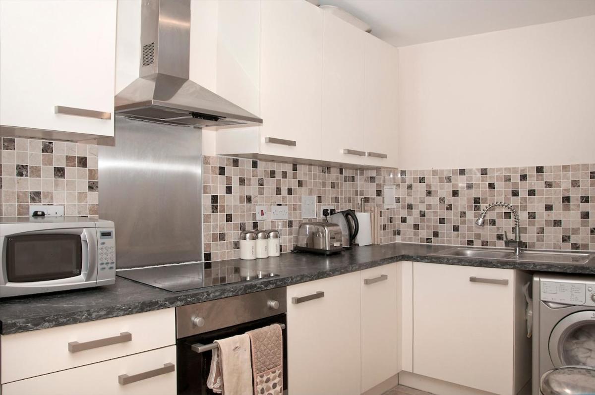 Great Location, Direct Links To Bridge! * Londres