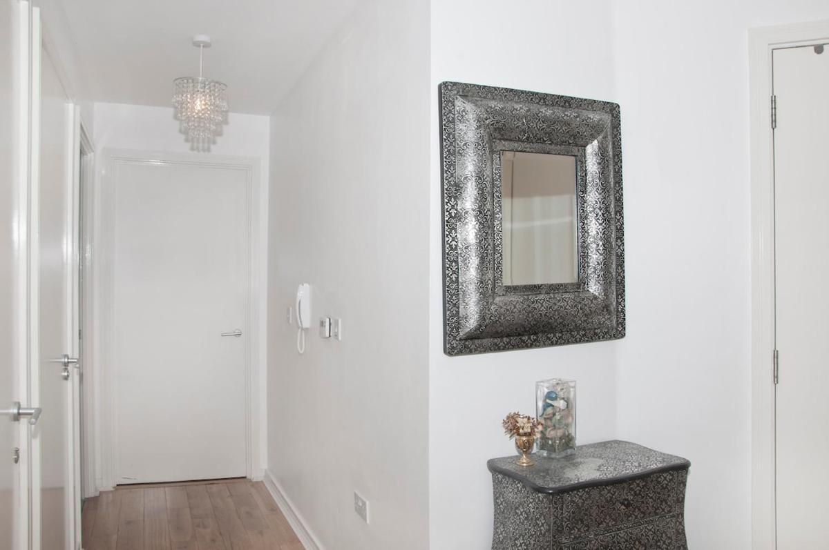 Great Location, Direct Links To Bridge! * Londres