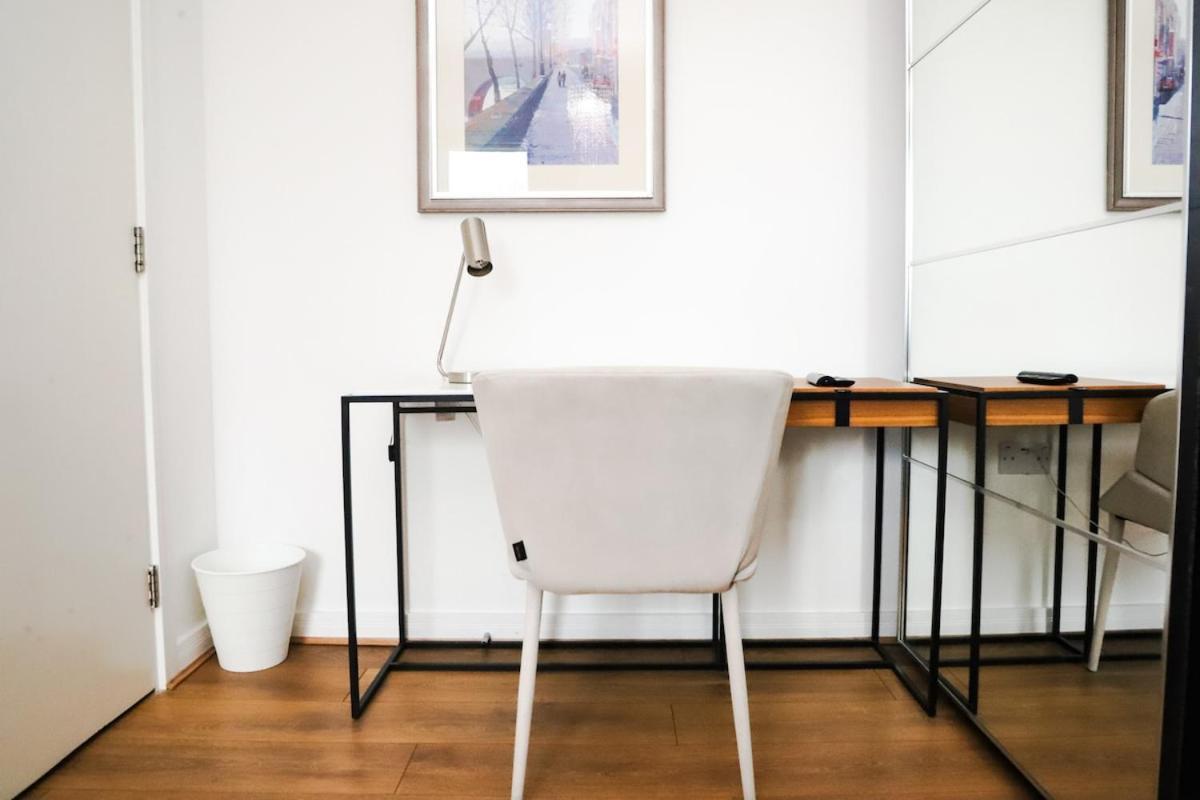 Great Location, Direct Links To Bridge! Appartement Londres