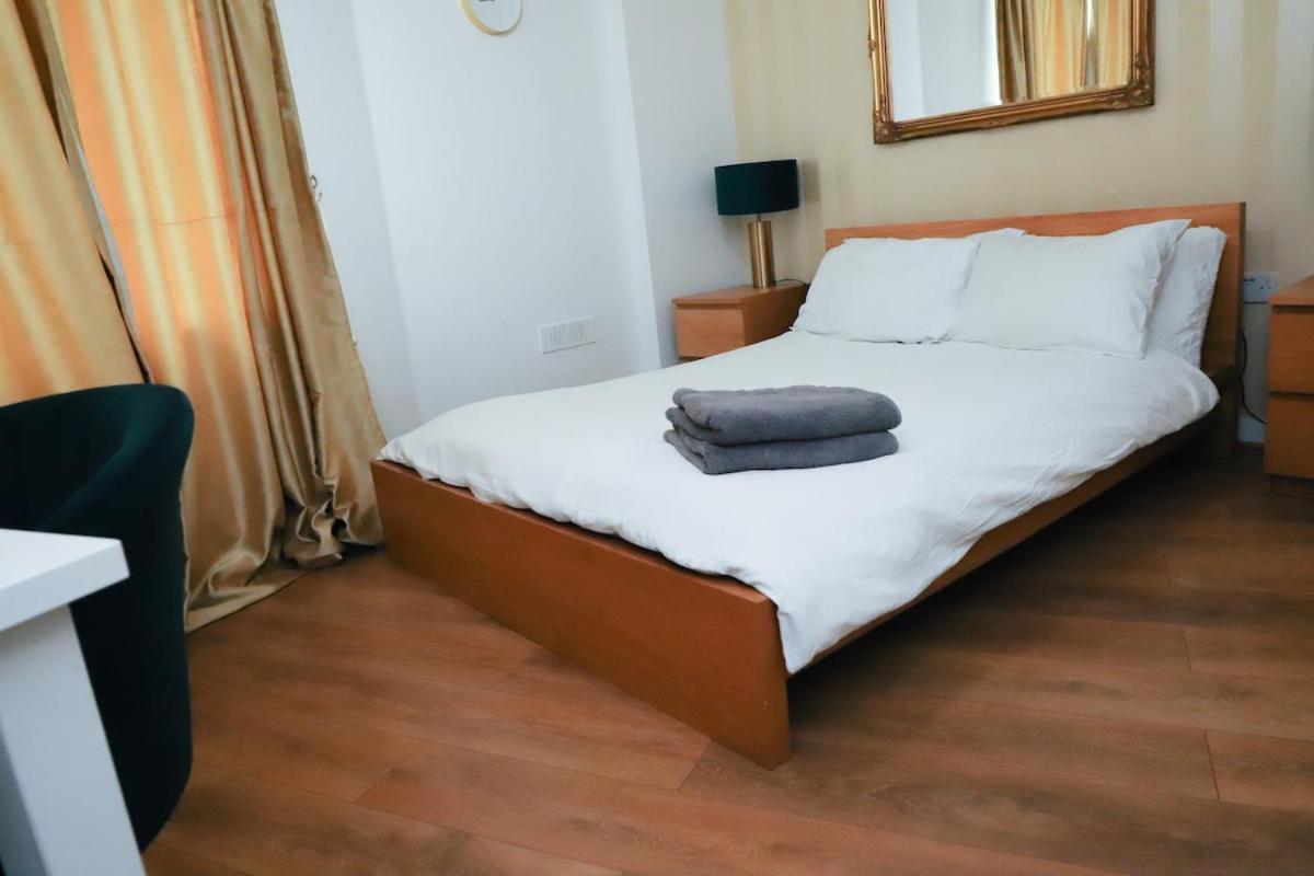 Great Location, Direct Links To Bridge! Appartement Londres