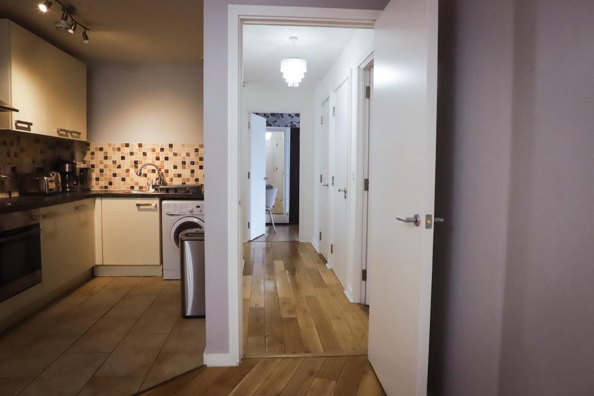 Great Location, Direct Links To Bridge! Appartement
