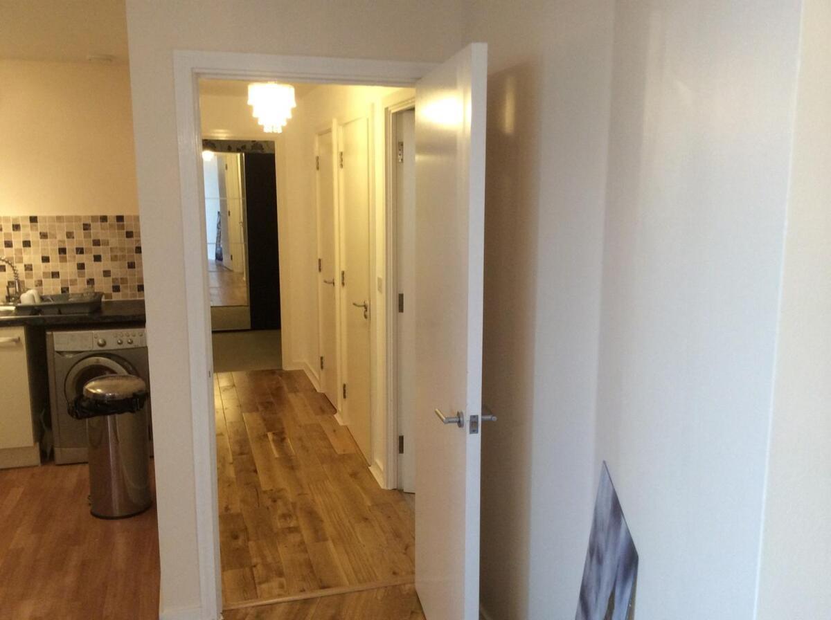 Great Location, Direct Links To Bridge! Londres