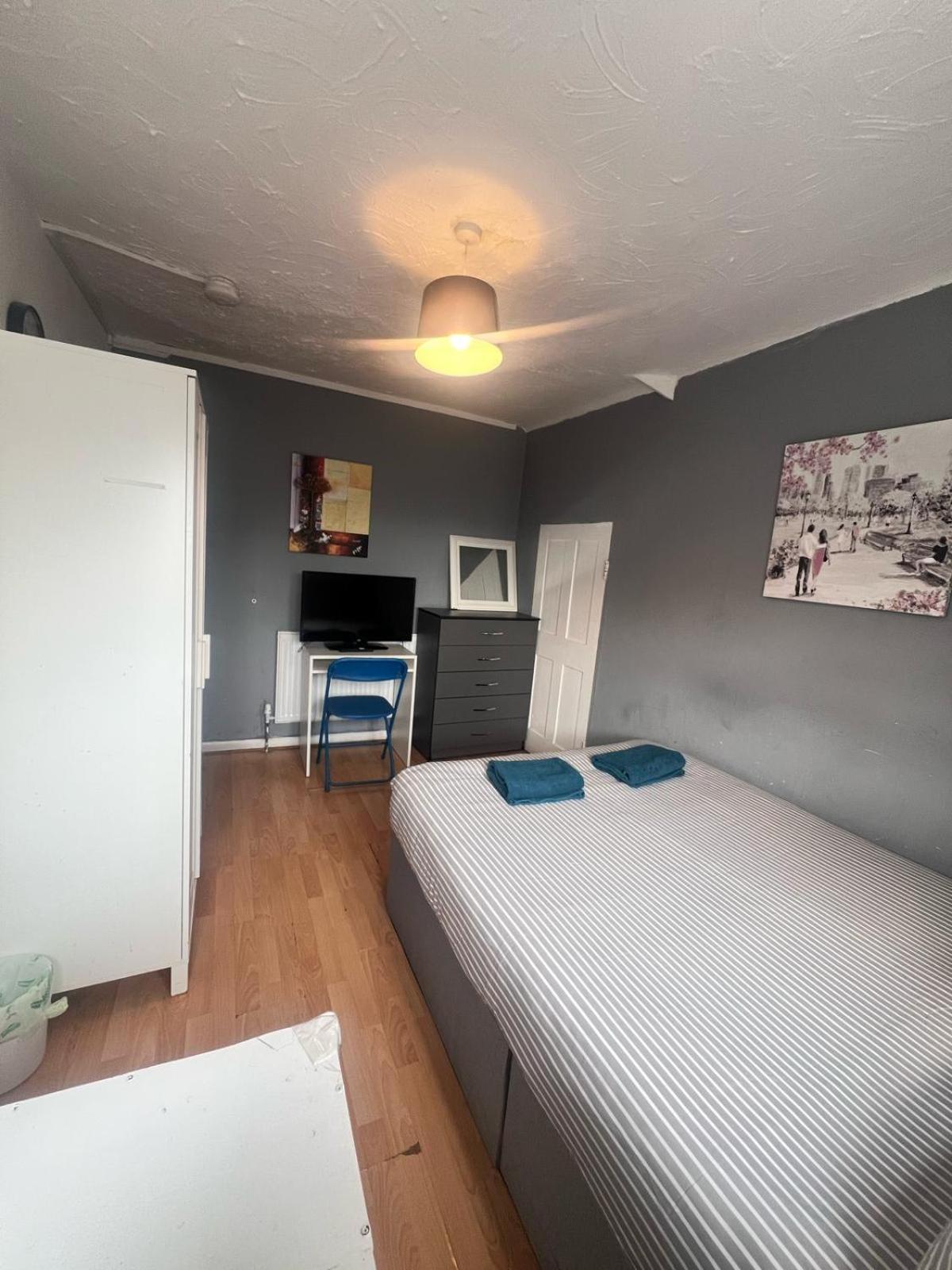 Colebert Avenue Quarto em Acomodações Particulares