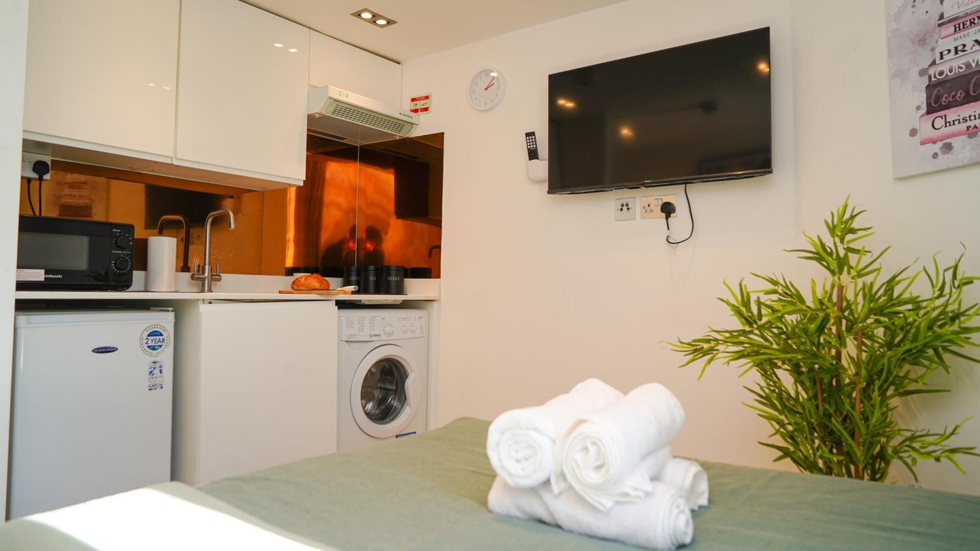 Prime 7 Mins Tube Appartement
