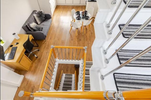 1 Bedroom Town House In * Londres
