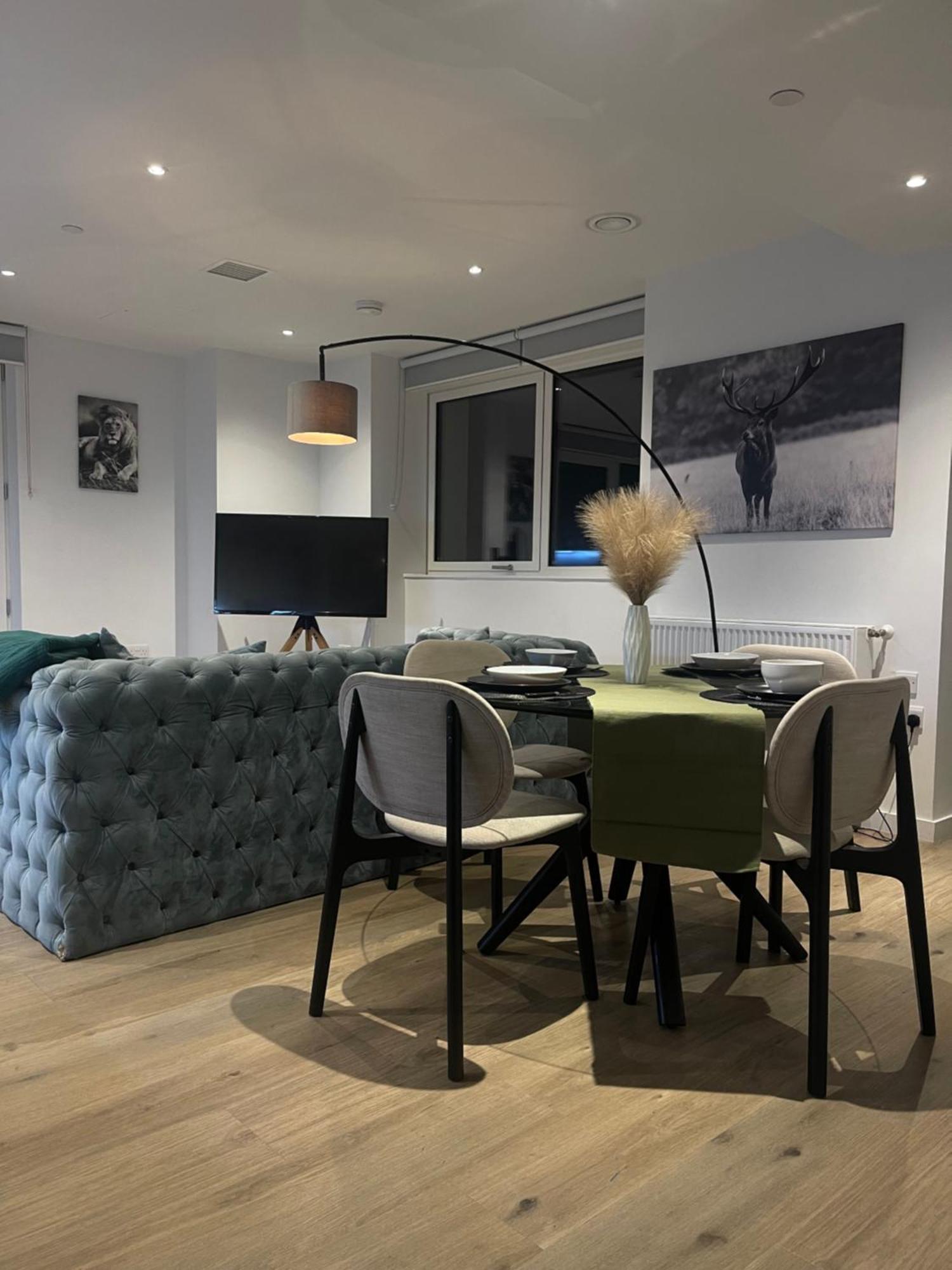 Luxury Canary Wharf Apt- Skyline Views & Balcony Apartamento *