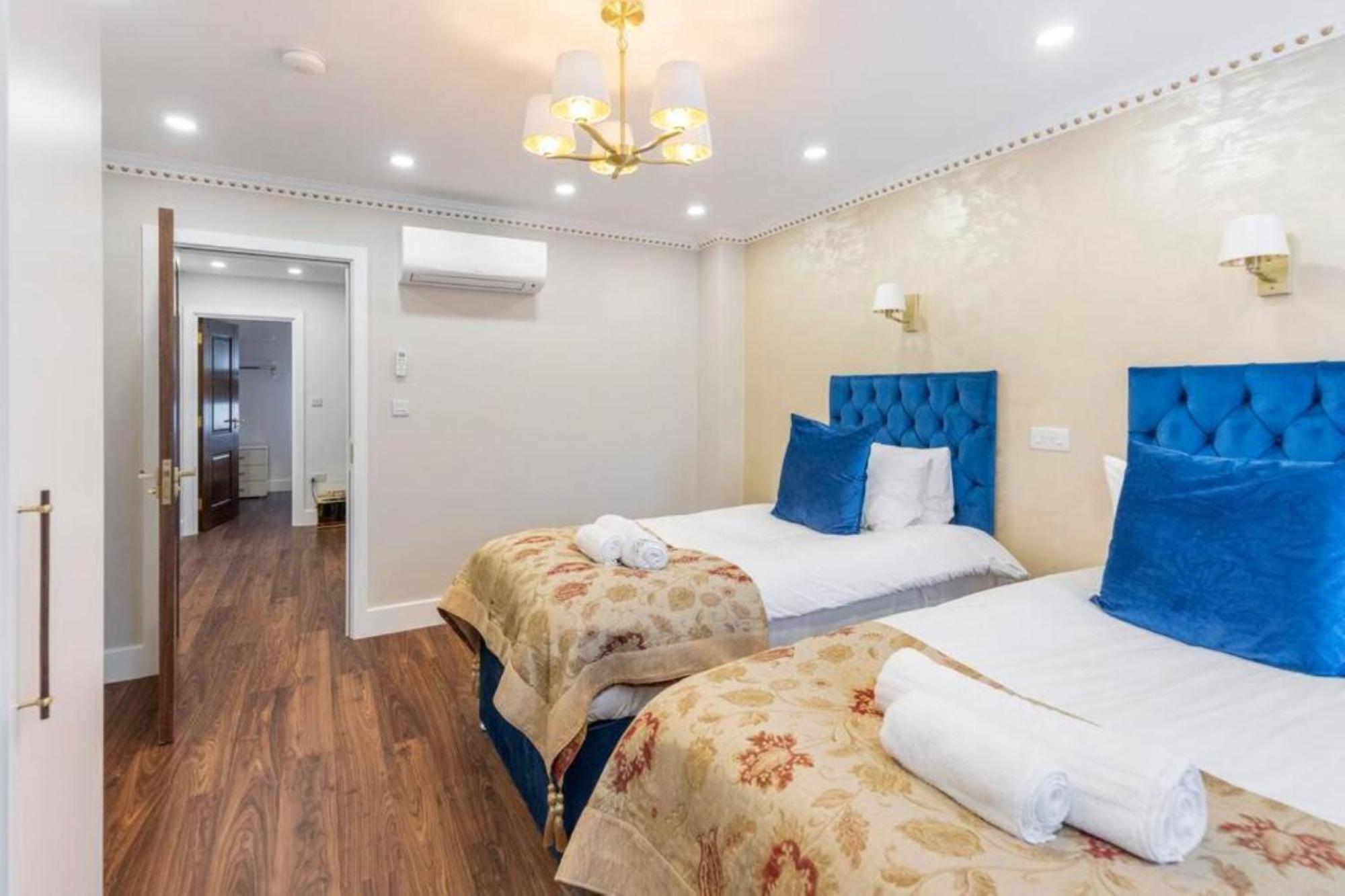 Metro Majesty 5-bedroom Gem In South Tottenham Londres