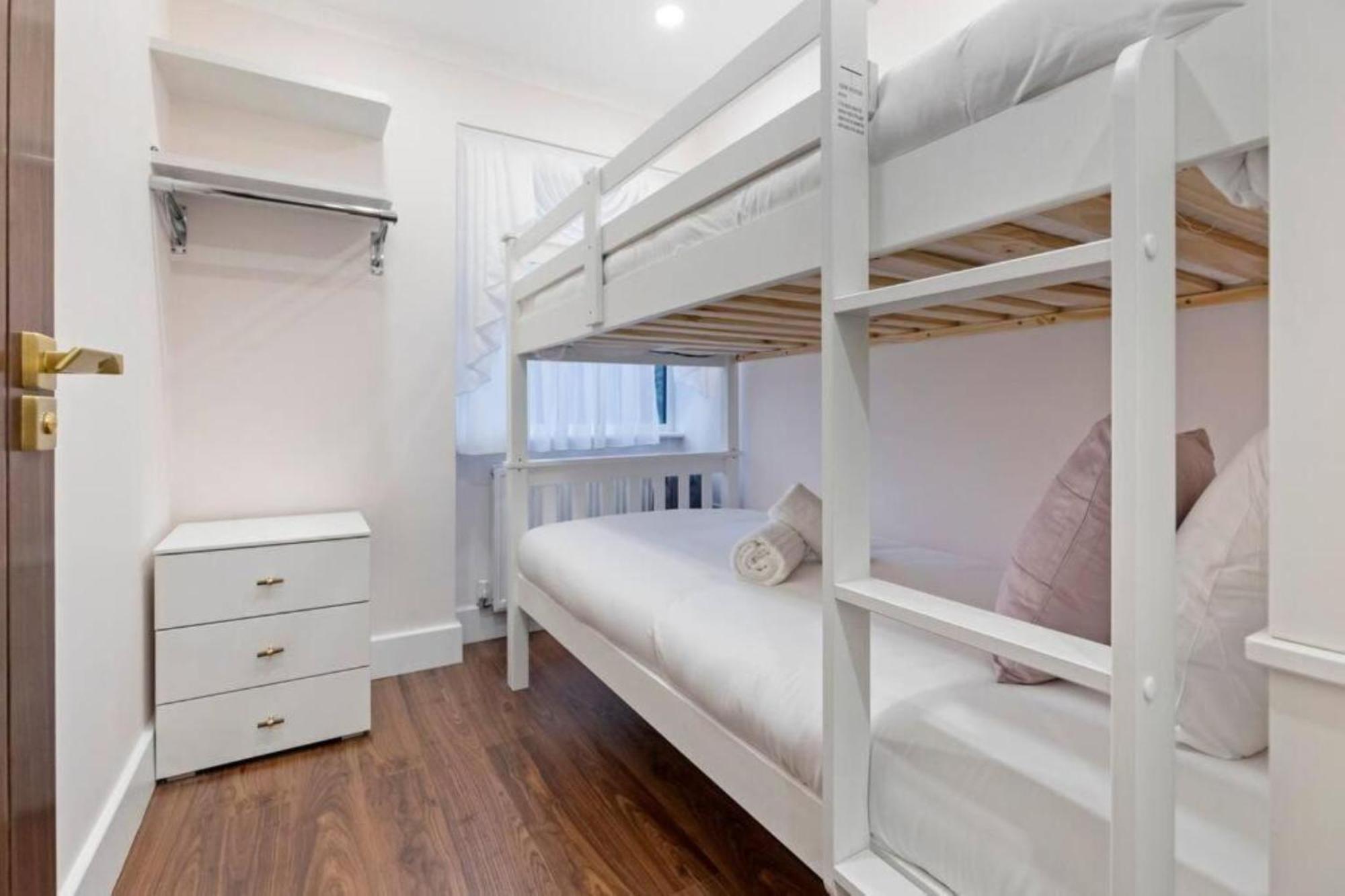 Metro Majesty 5-bedroom Gem In South Tottenham Apartamento