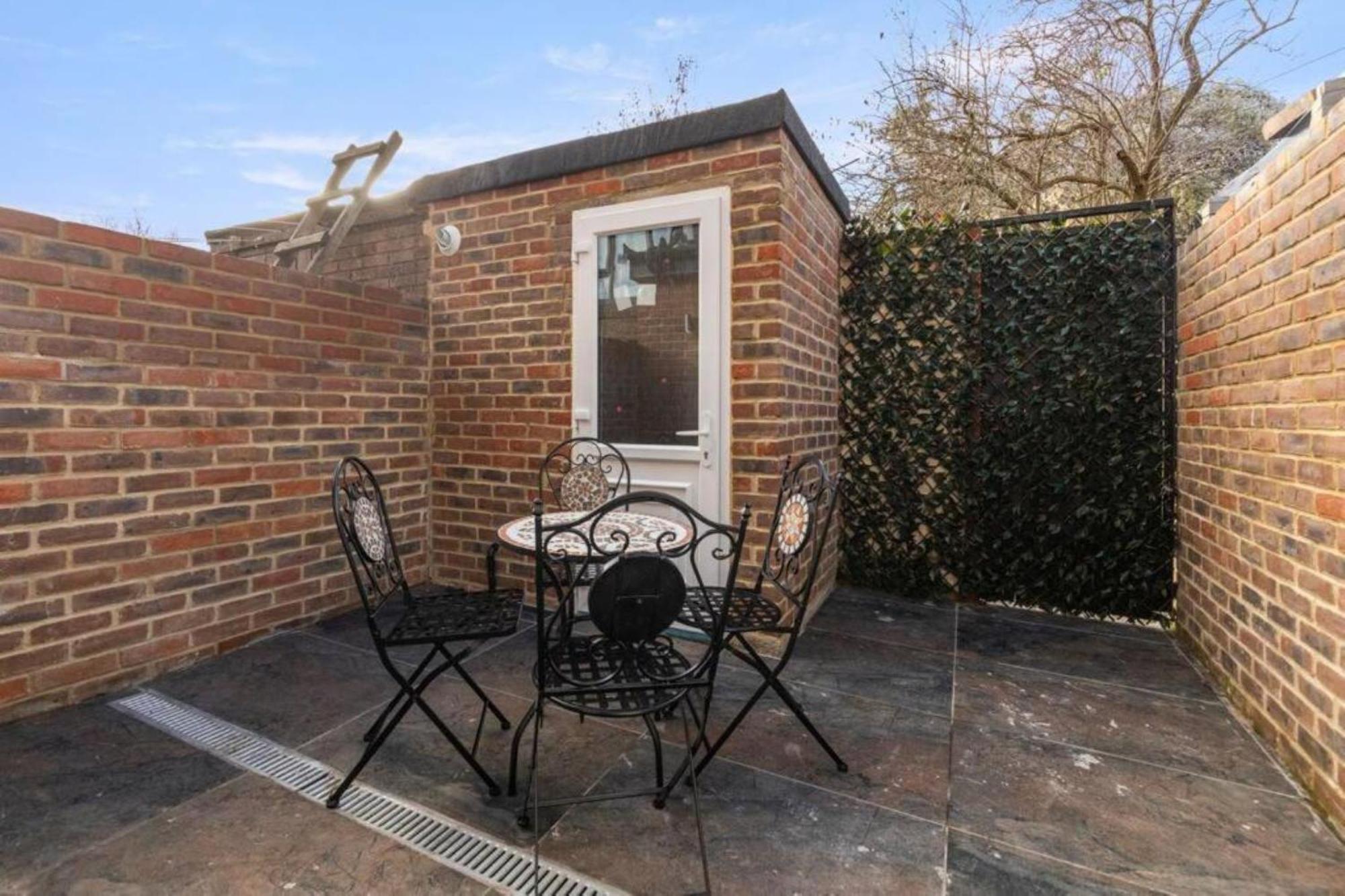 Metro Majesty 5-bedroom Gem In South Tottenham Apartamento