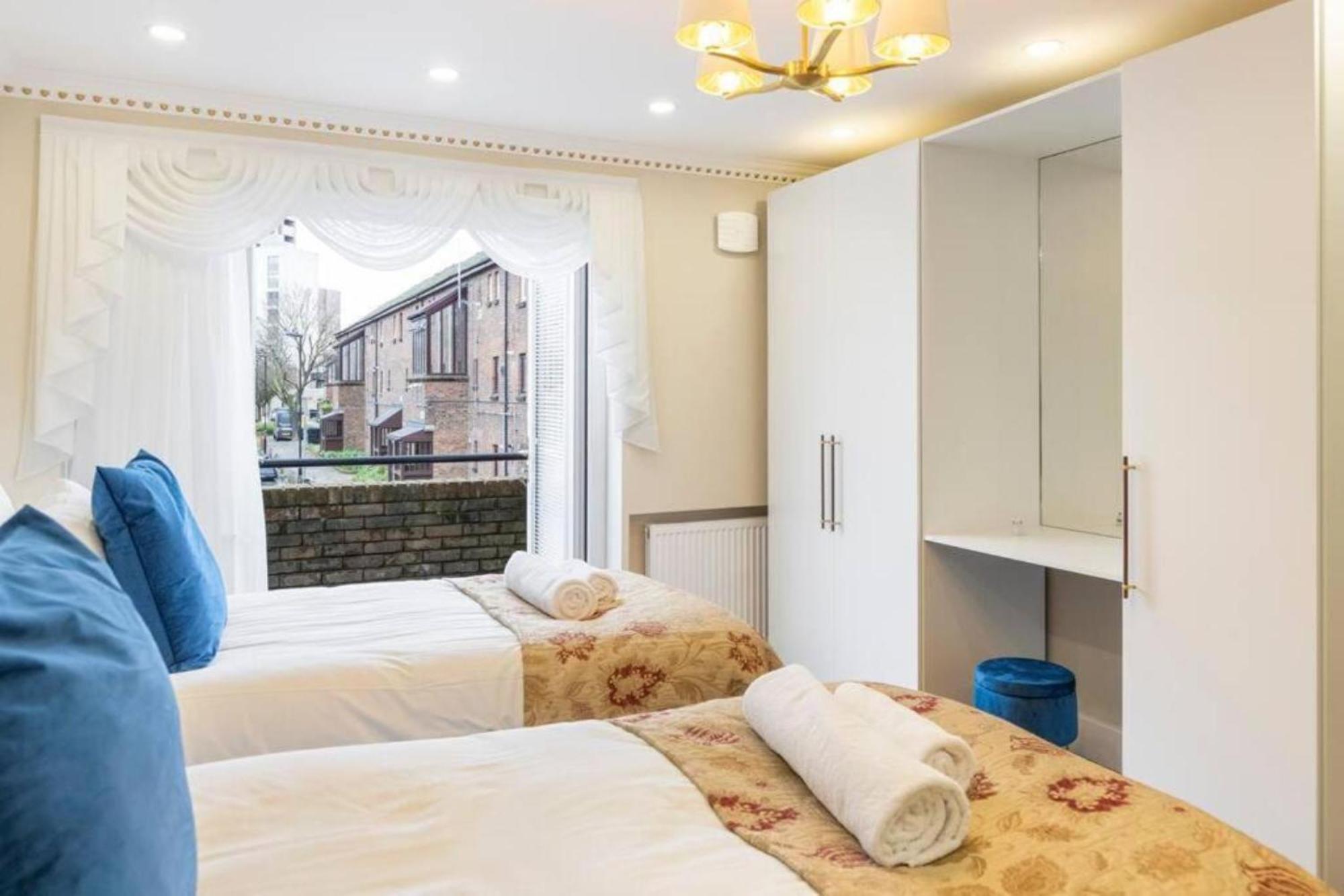 Metro Majesty 5-bedroom Gem In South Tottenham Londres