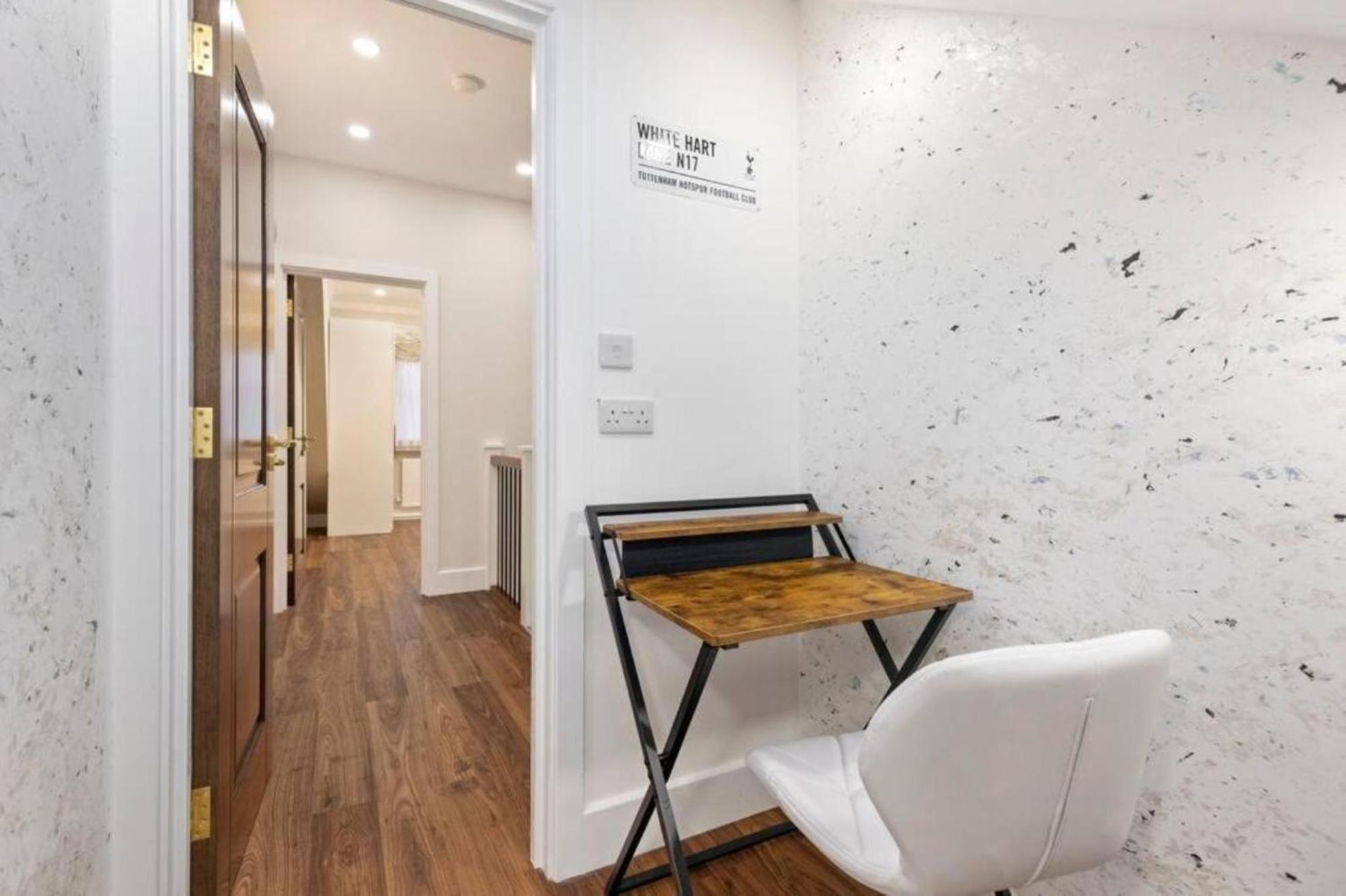 Metro Majesty 5-bedroom Gem In South Tottenham * Londres