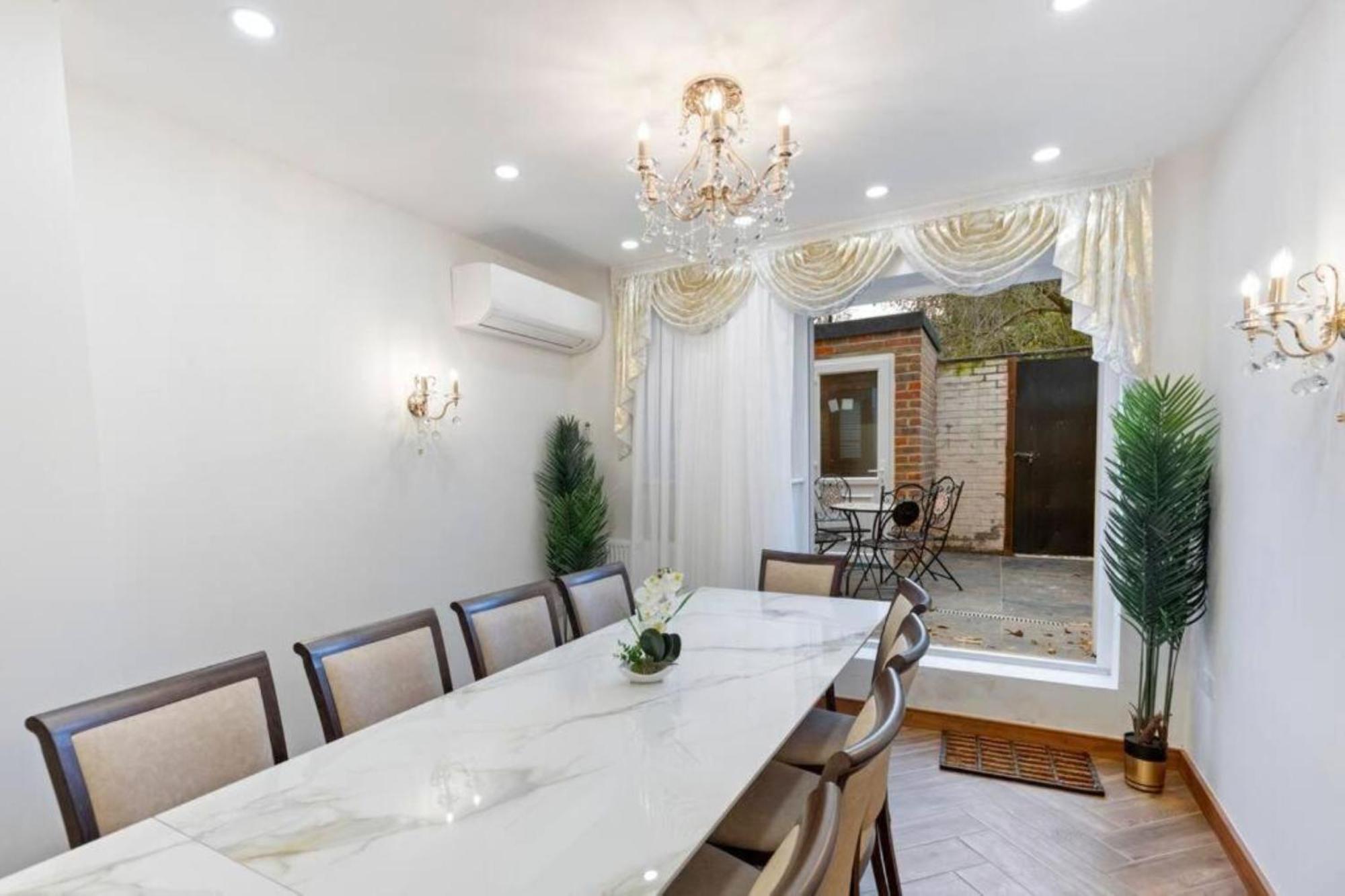 Metro Majesty 5-bedroom Gem In South Tottenham Londres