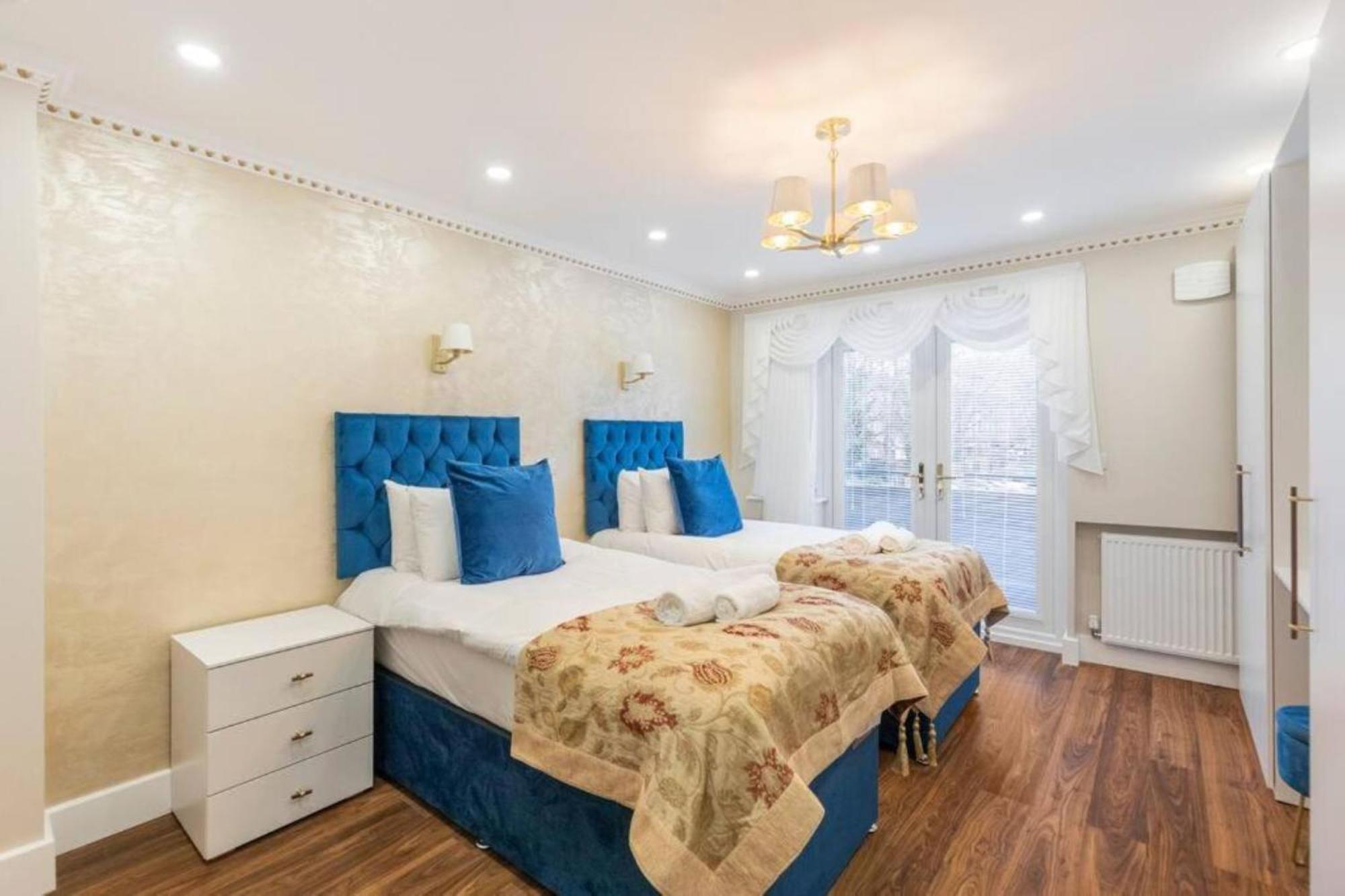 Metro Majesty 5-bedroom Gem In South Tottenham Londres