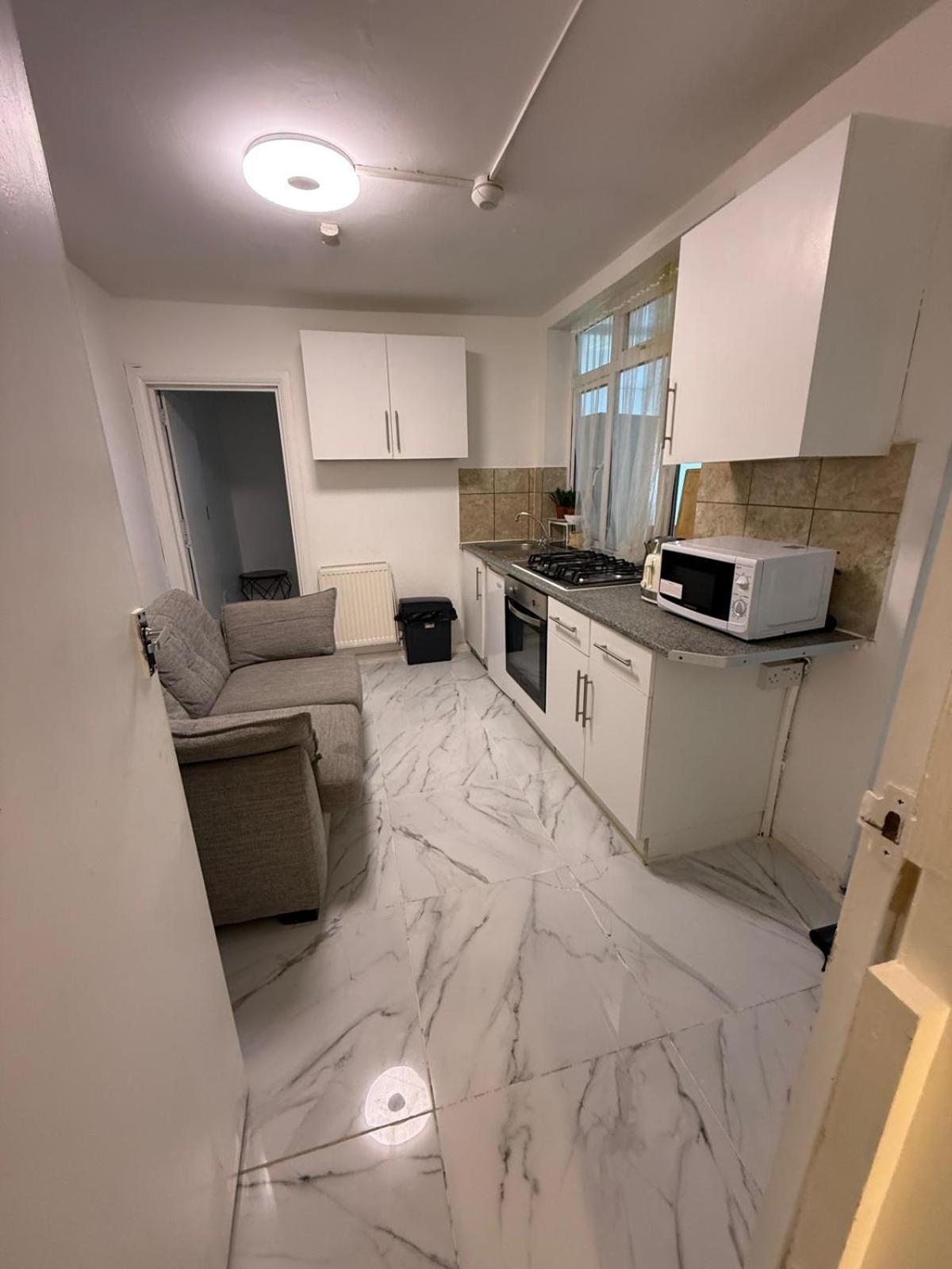 Millais Road 3 Bedroom Flat Londres
