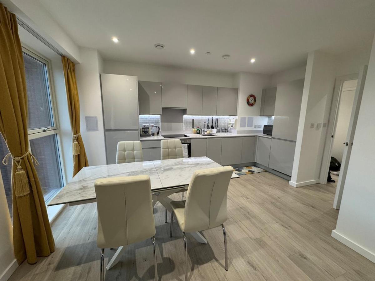 Luxury Effra Gardens, Canning Town 6 3bdr 2bth *