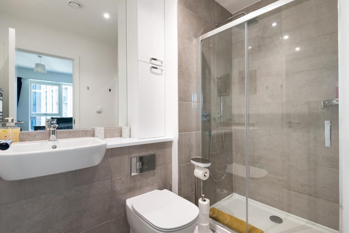 Luxury Effra Gardens, Canning Town 6 3bdr 2bth Appartement