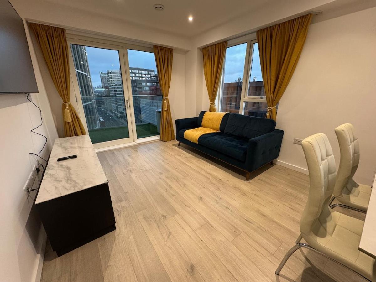 Luxury Effra Gardens, Canning Town 6 3bdr 2bth Appartement