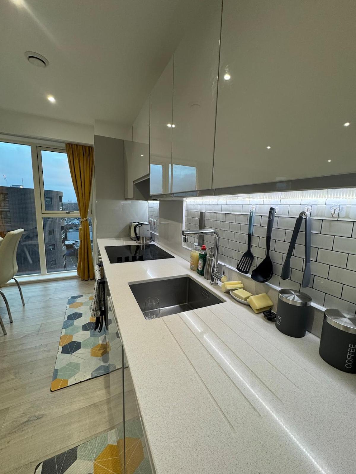 Luxury Effra Gardens, Canning Town 6 3bdr 2bth *