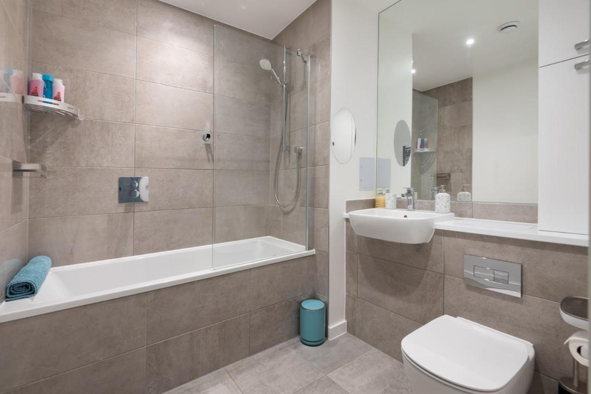 Luxury Effra Gardens, Canning Town 6 3bdr 2bth