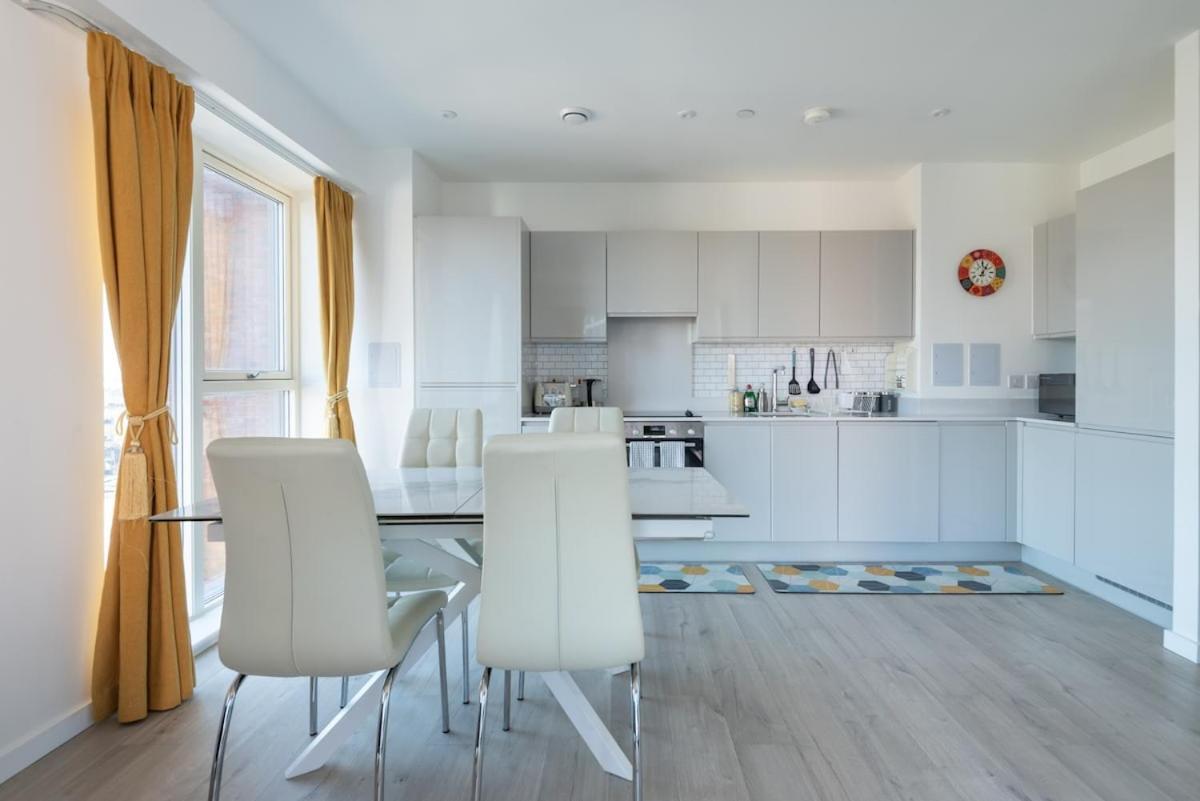 Luxury Effra Gardens, Canning Town 6 3bdr 2bth Appartement *