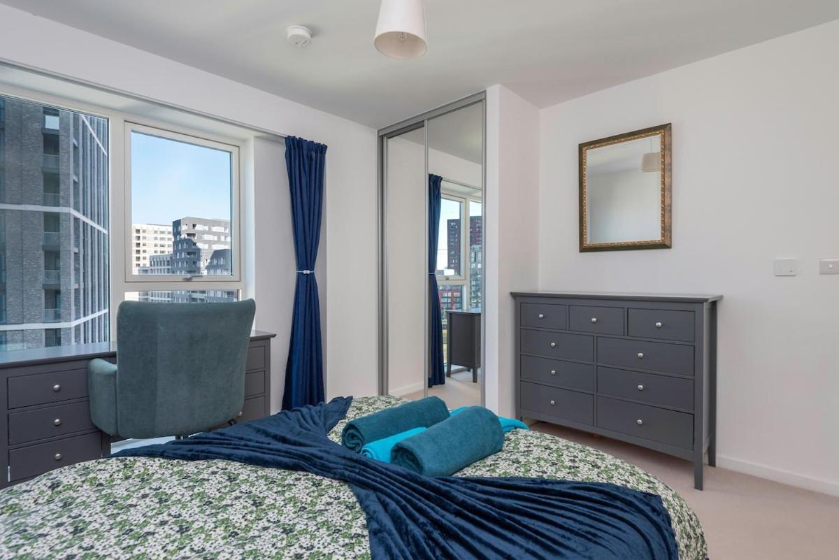 Luxury Effra Gardens, Canning Town 6 3bdr 2bth Appartement