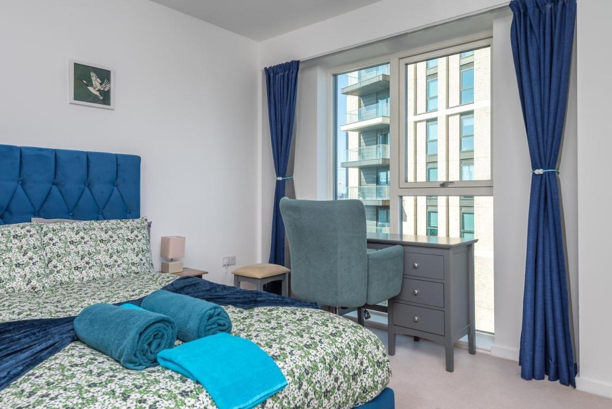 Luxury Effra Gardens, Canning Town 6 3bdr 2bth *
