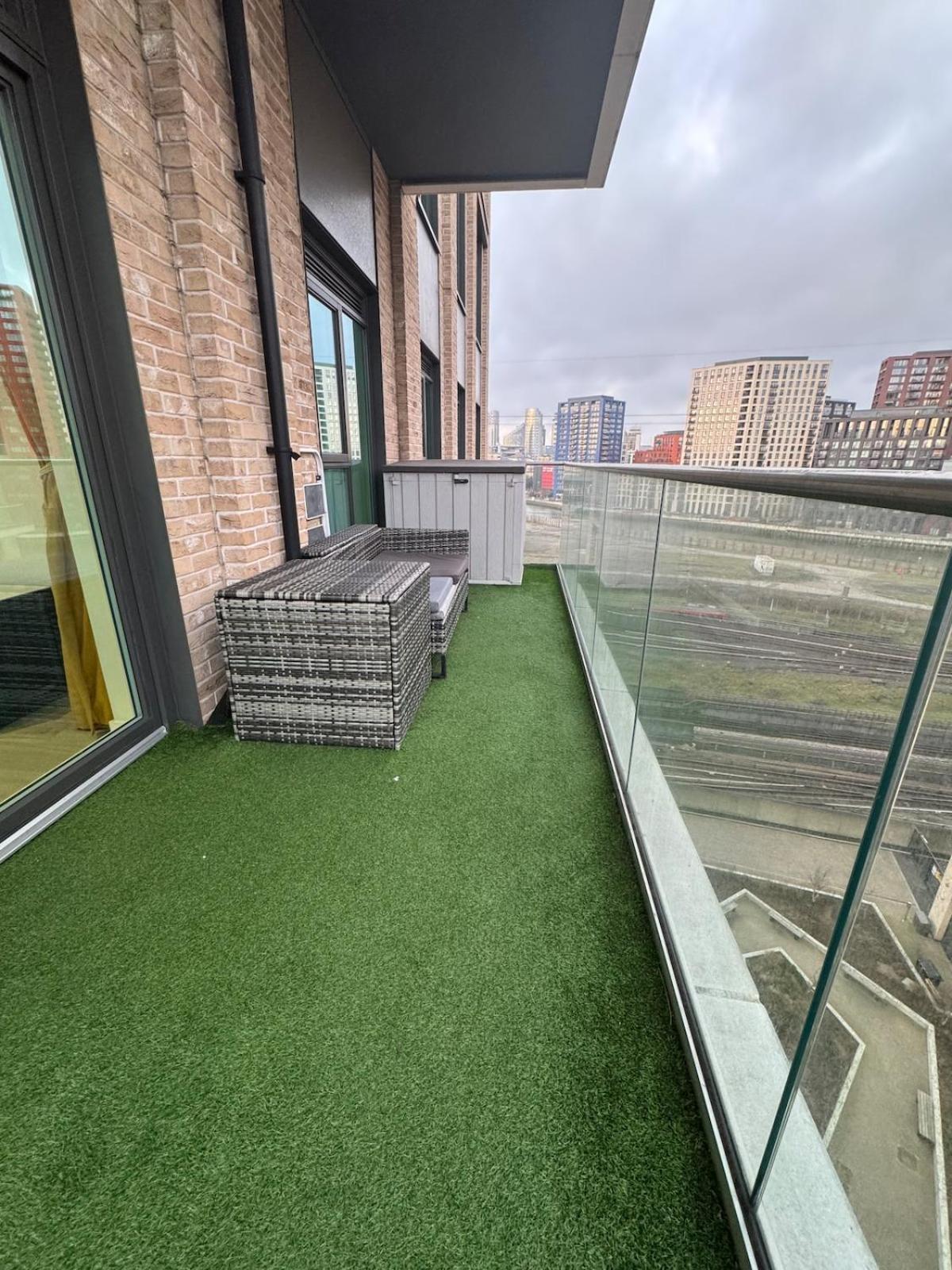 Luxury Effra Gardens, Canning Town 6 3bdr 2bth Londres