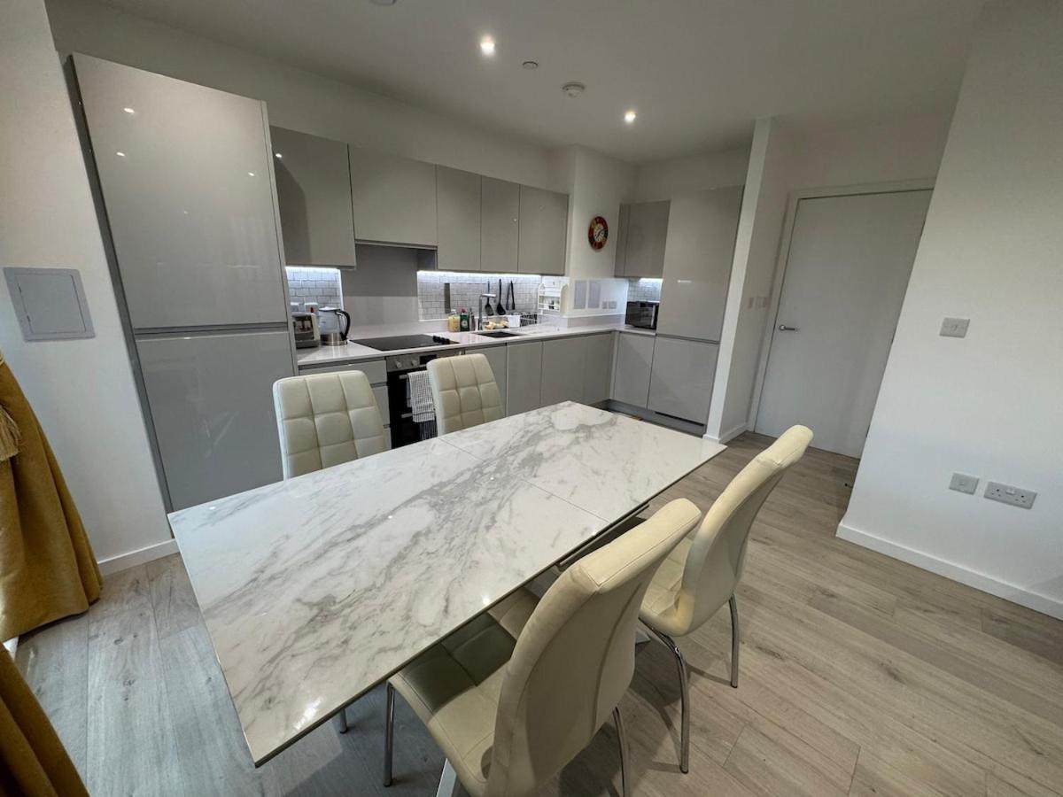 Luxury Effra Gardens, Canning Town 6 3bdr 2bth Londres
