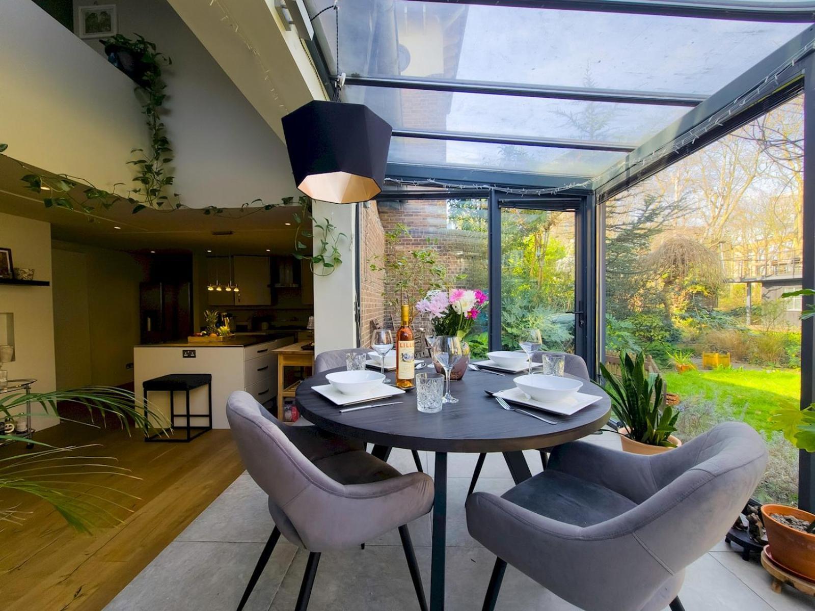 Spacious With Conservatory Dining Ptk Londres