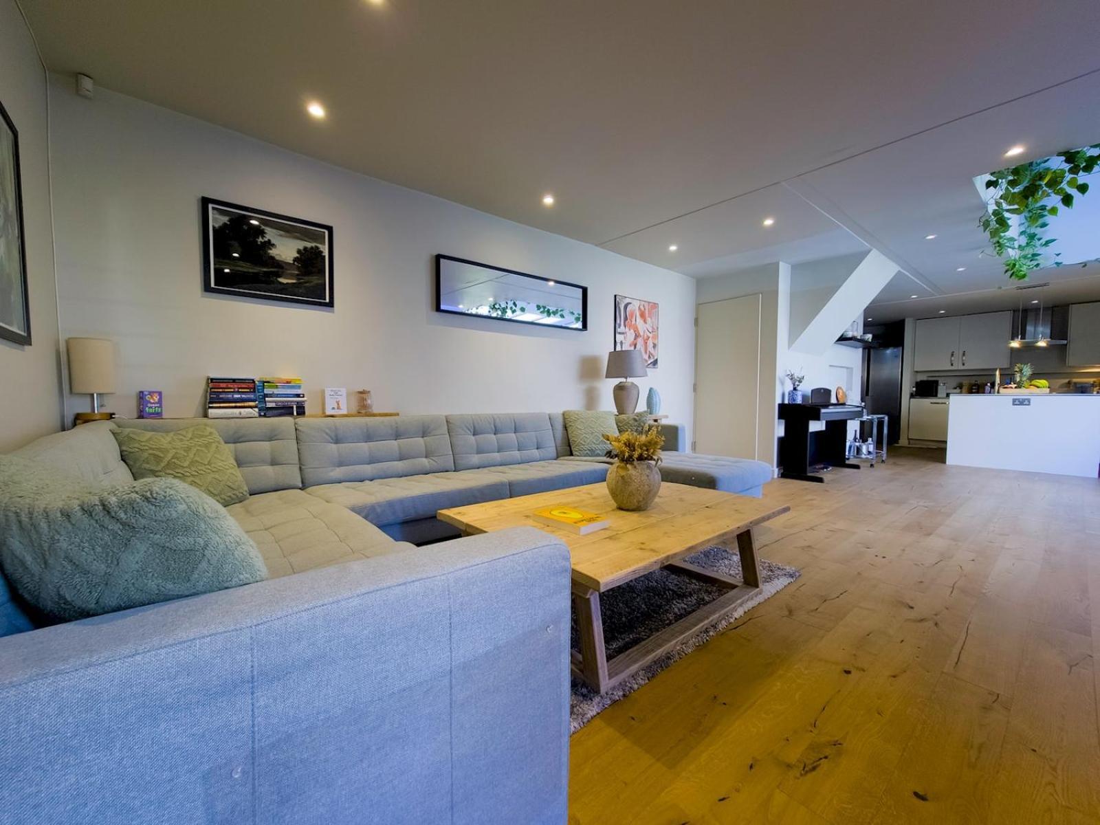 Spacious With Conservatory Dining Ptk